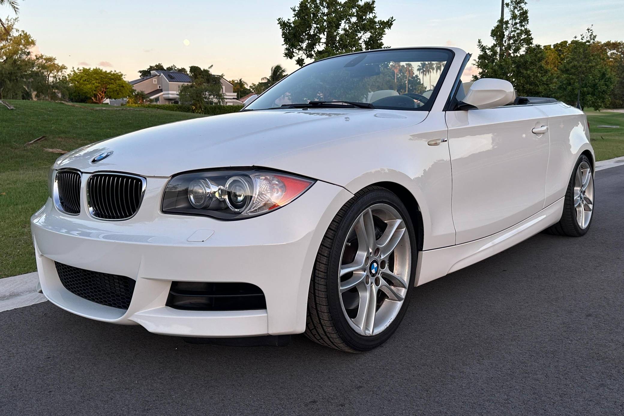 2010 BMW 135i Convertible VIN: WBAUN9C59AVK41832 for Sale - Cars & Bids