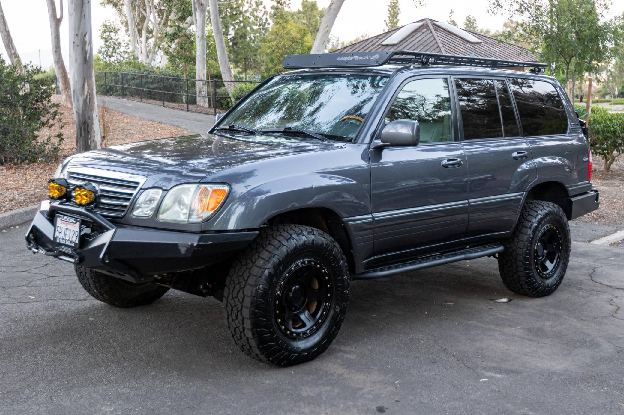 2004 Lexus LX