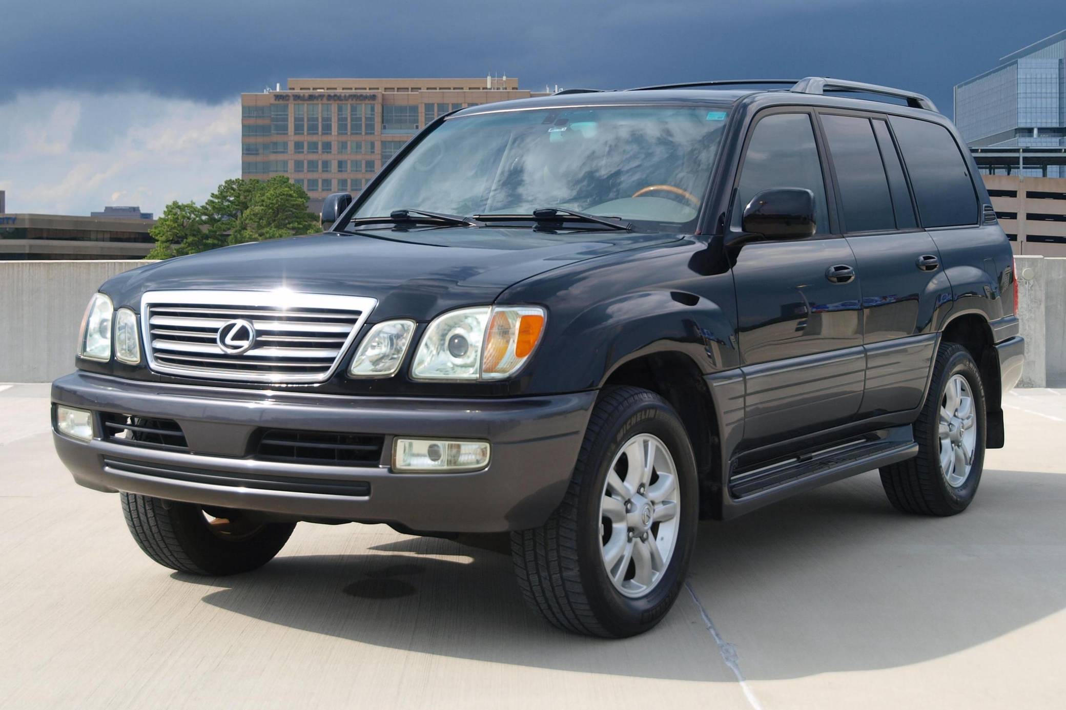2004 Lexus LX