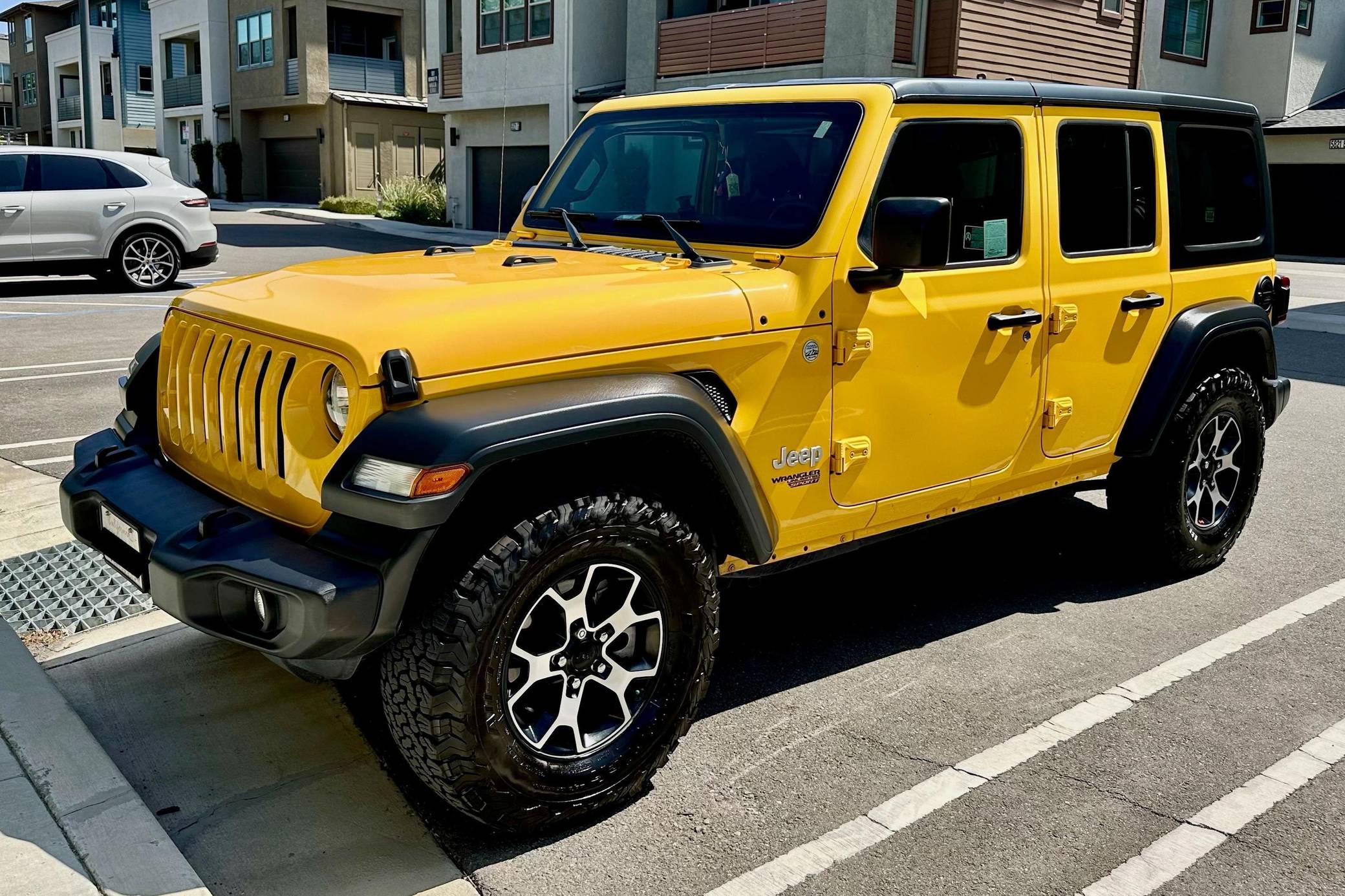 (No 0521) Jeep 18インチ イエロー 2018 Jeep Wrangler Unlimited Sport 4x4 VIN: 1C4HJXDG8JW323775 for