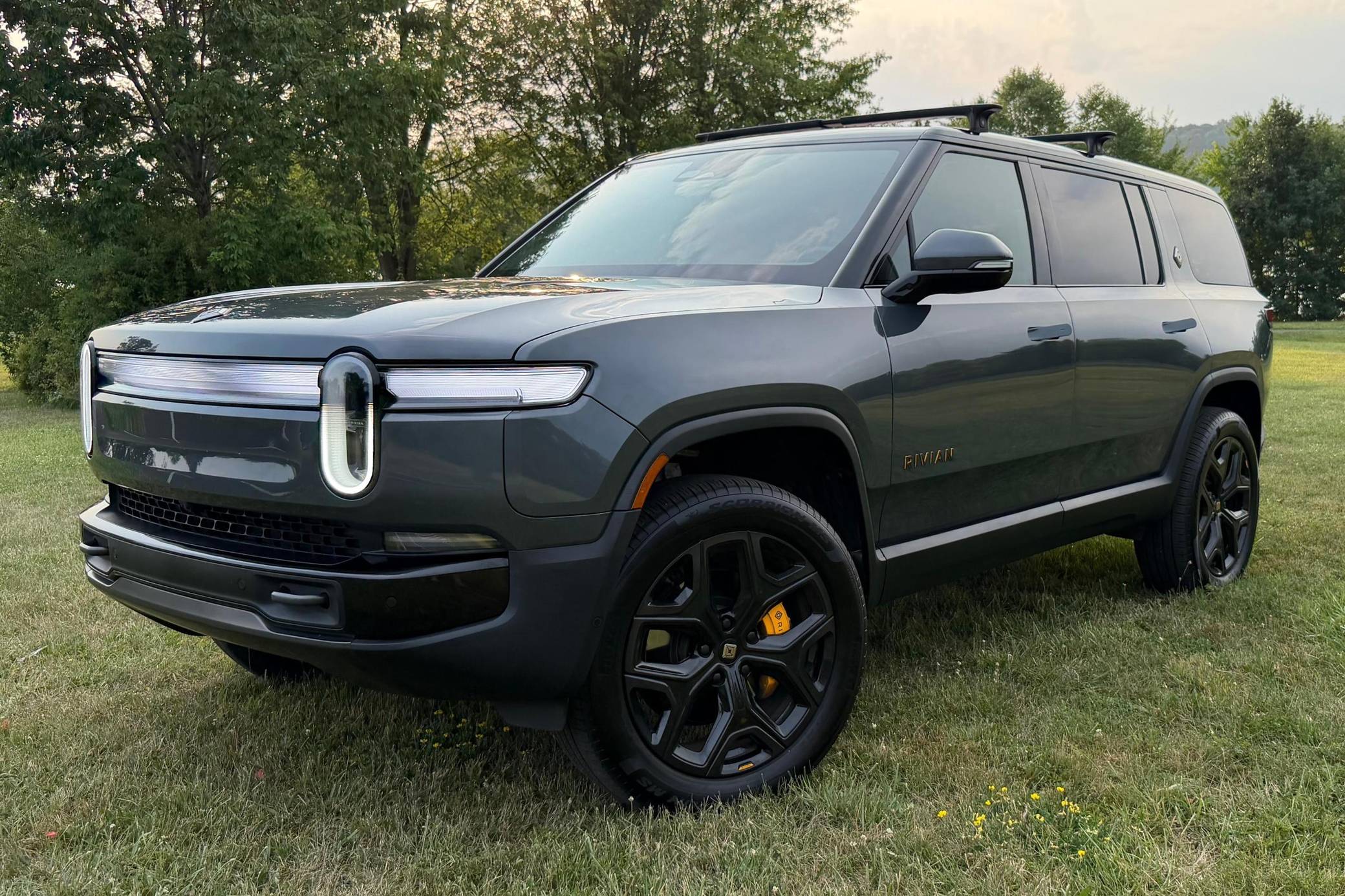 2025 Rivian R1S