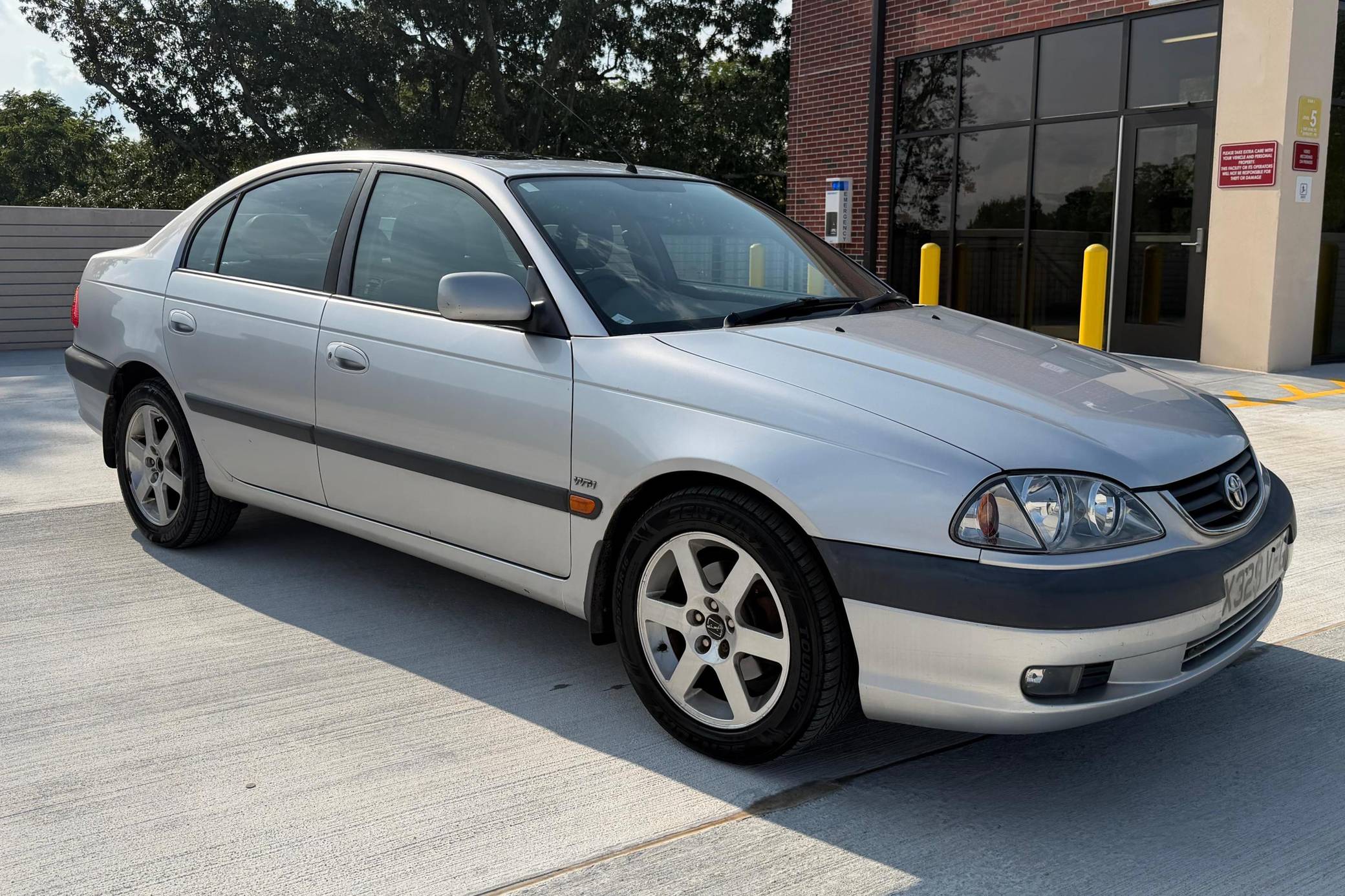 2000 Toyota Avensis
