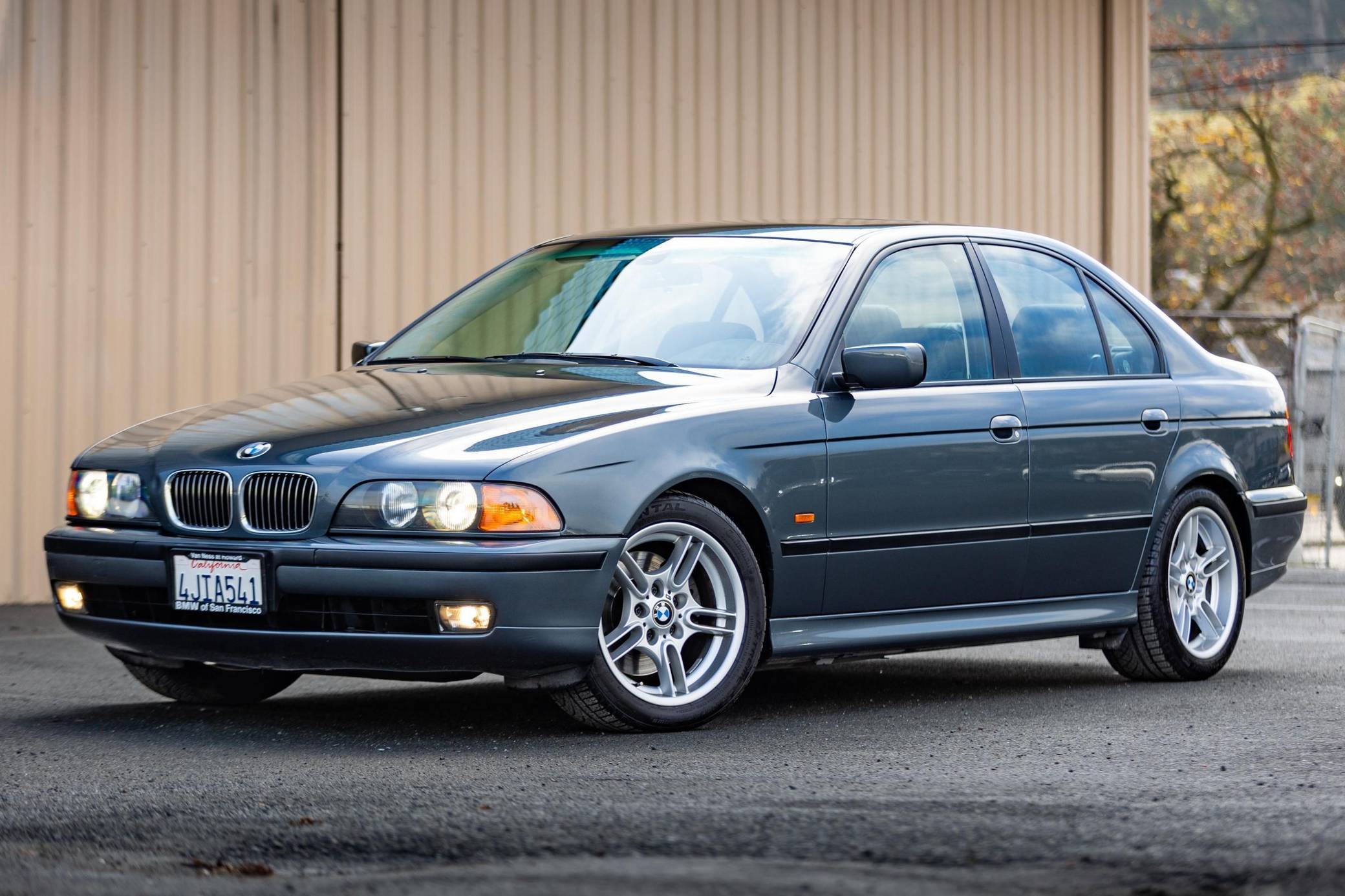 2000 BMW 540i Sedan