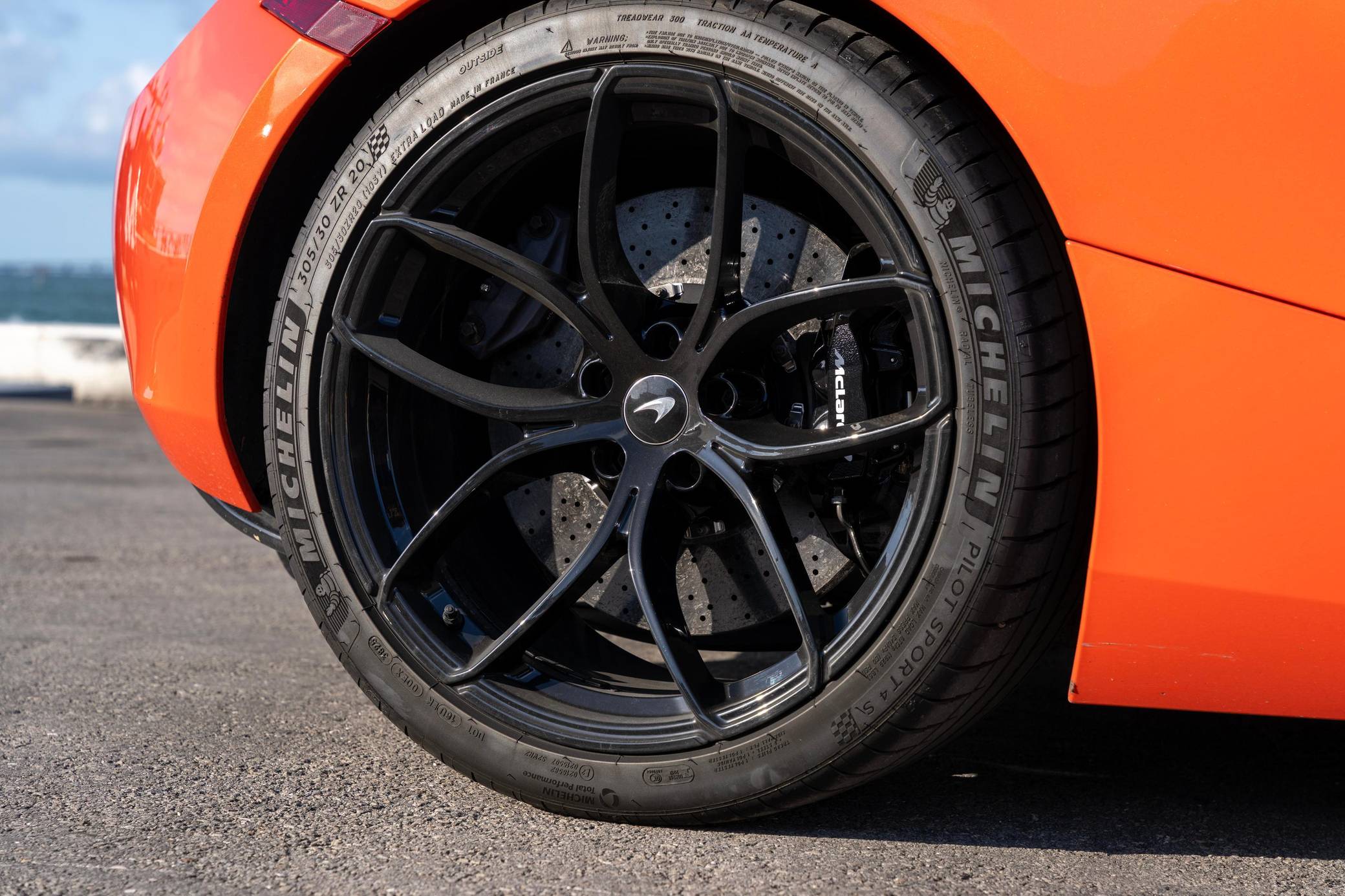 2022 McLaren 720S Spider Performance photo 48