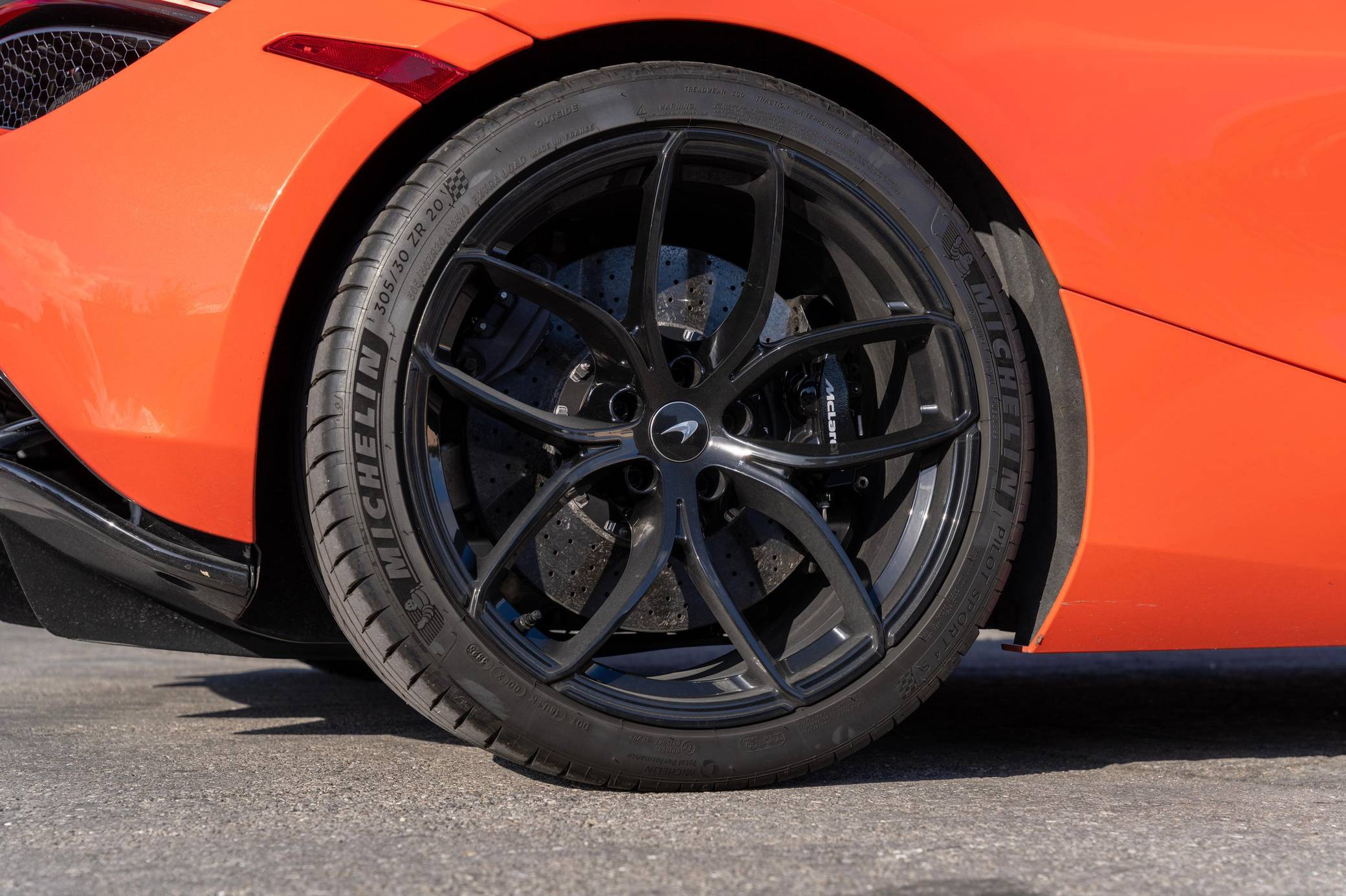 2022 McLaren 720S Spider Performance photo 47
