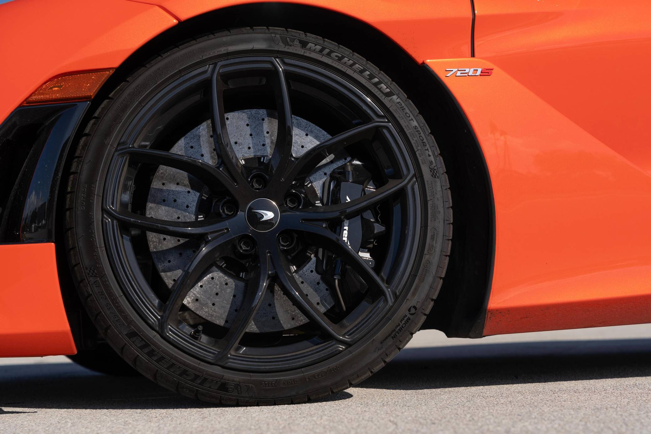 2022 McLaren 720S Spider Performance photo 44