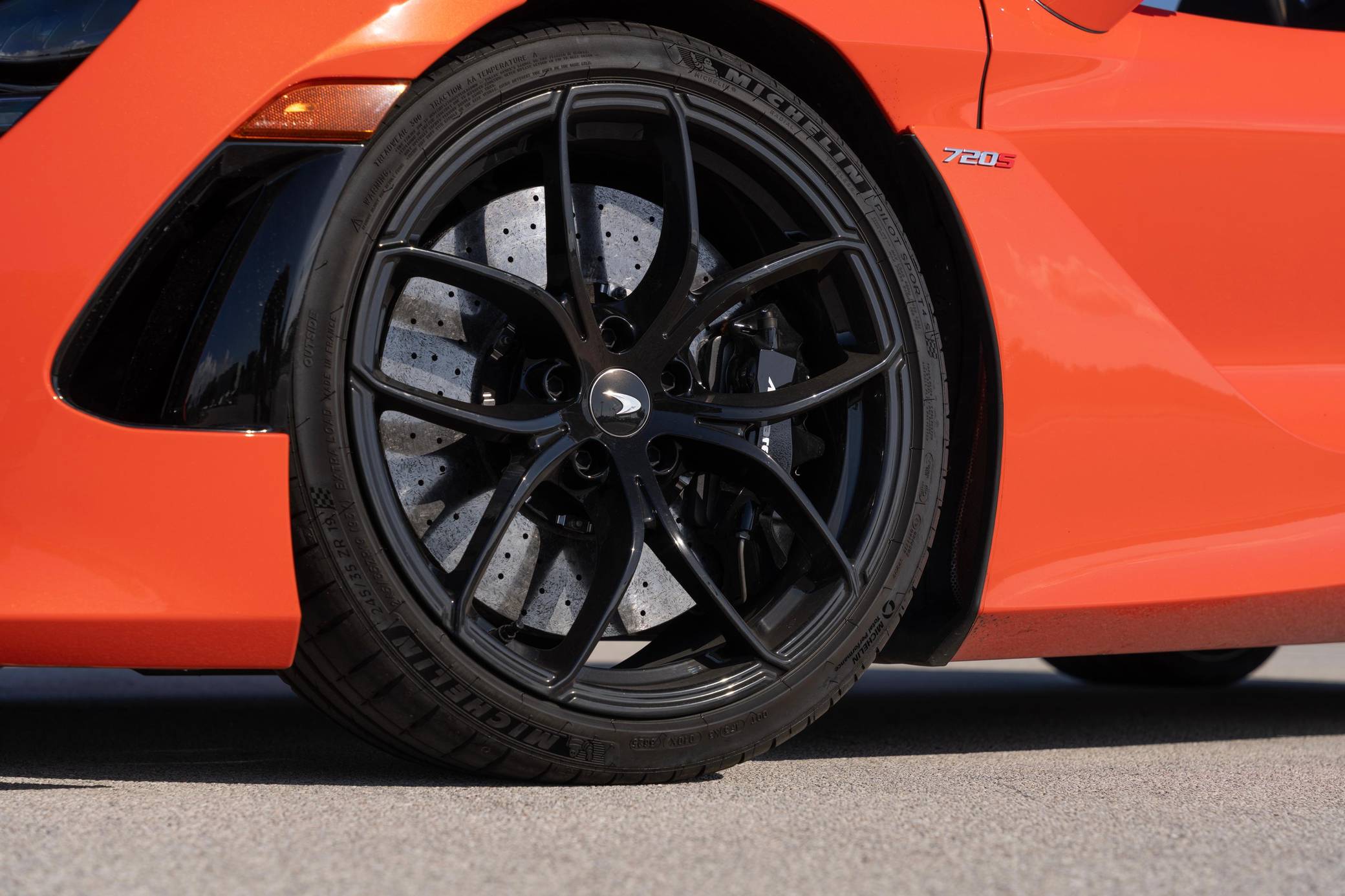 2022 McLaren 720S Spider Performance photo 43