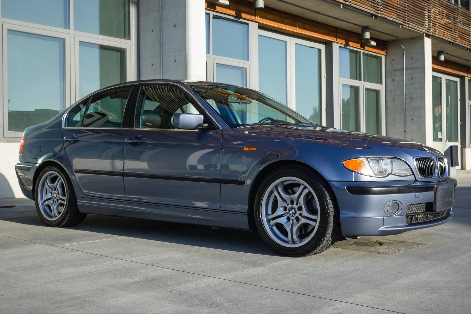 2002 BMW 330i Sedan