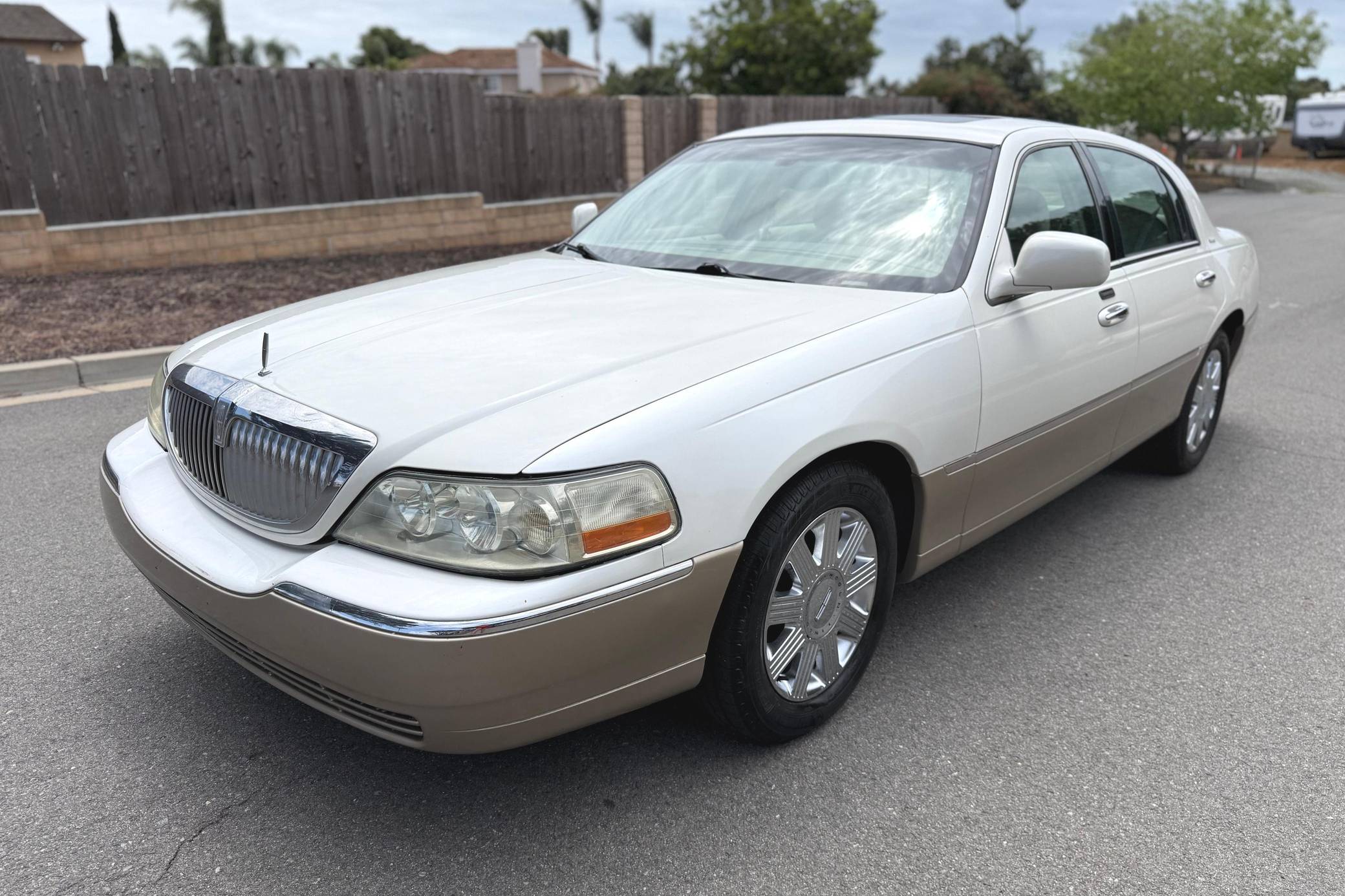 2004 Lincoln Town Car