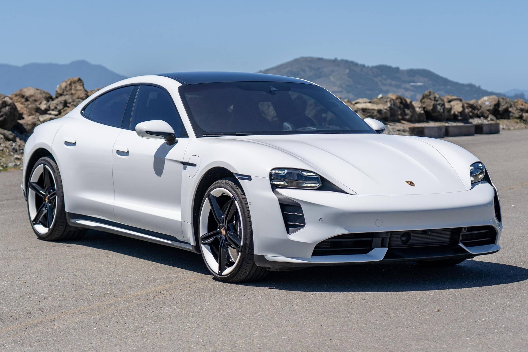 2020 Porsche Taycan Turbo image 1