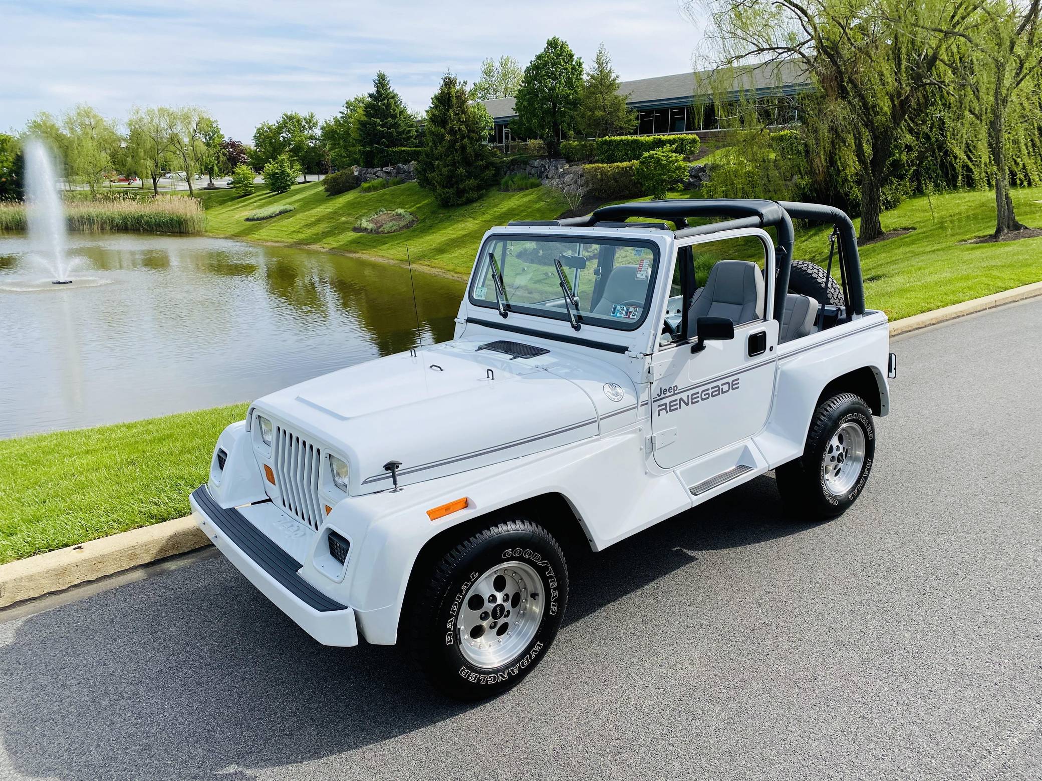 1993 Jeep Wrangler Renegade auction - Cars & Bids
