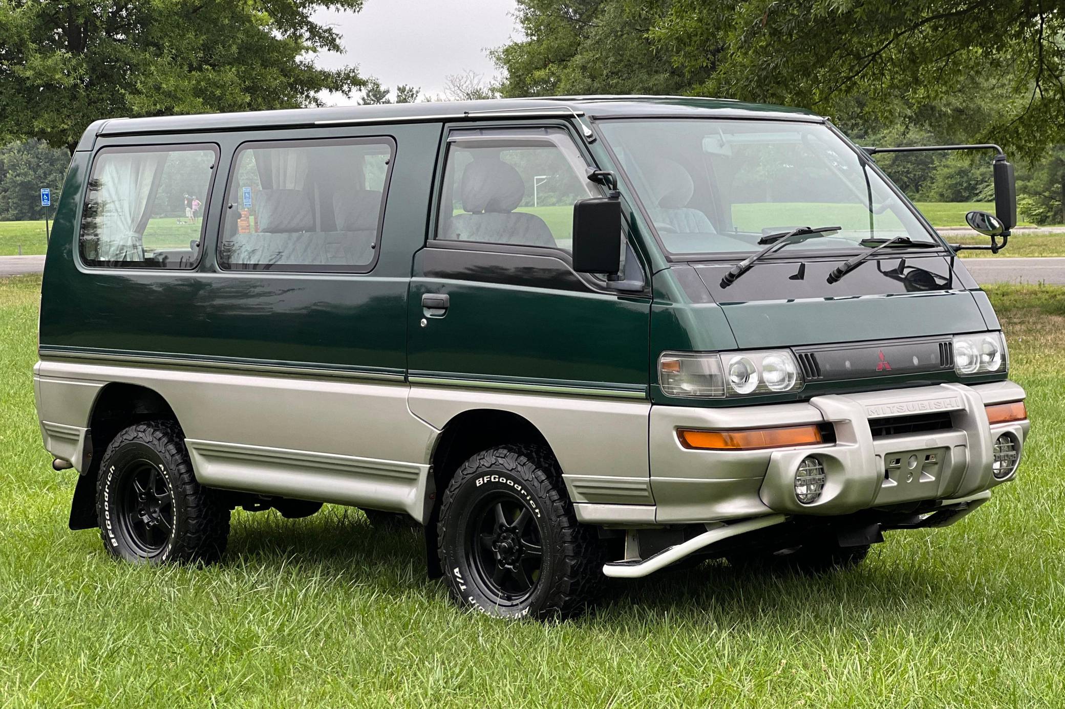 1998 Mitsubishi Delica Star Wagon 4wd For Sale - Cars & Bids