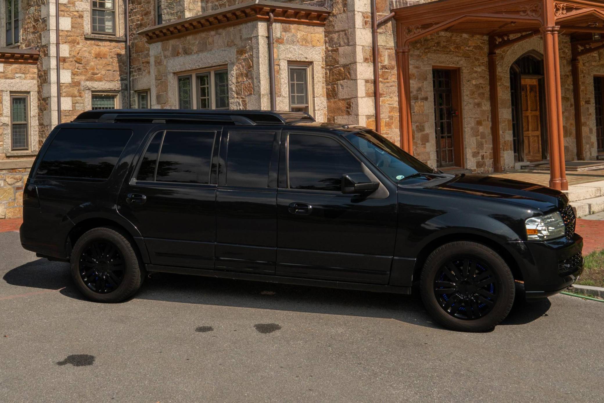 2013 Lincoln Navigator Limousine