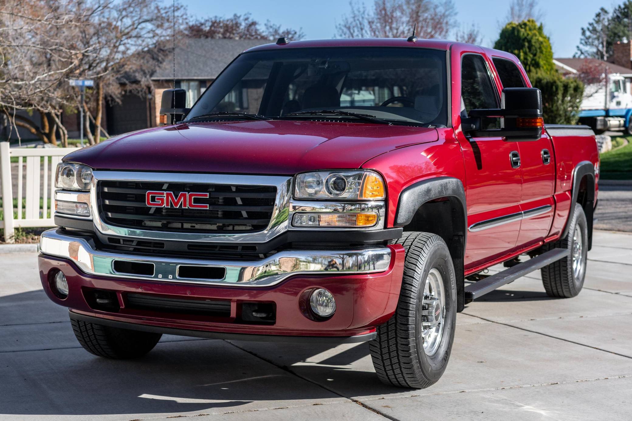 2005 GMC Sierra 2500HD SLT 4x4 for Sale - Cars \u0026 Bids, image size:2080x1386