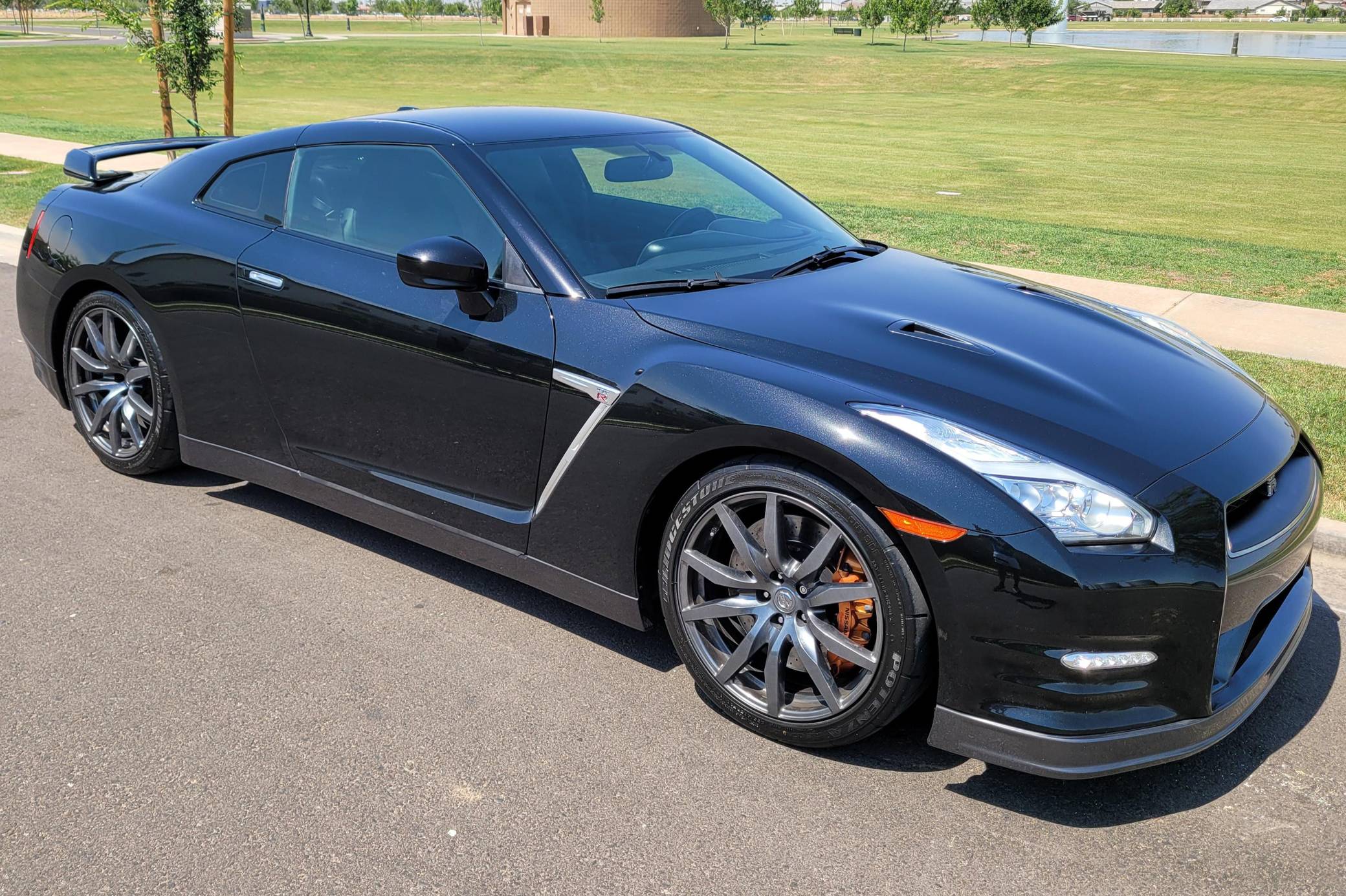 2016 Nissan GT-R auction - Cars & Bids