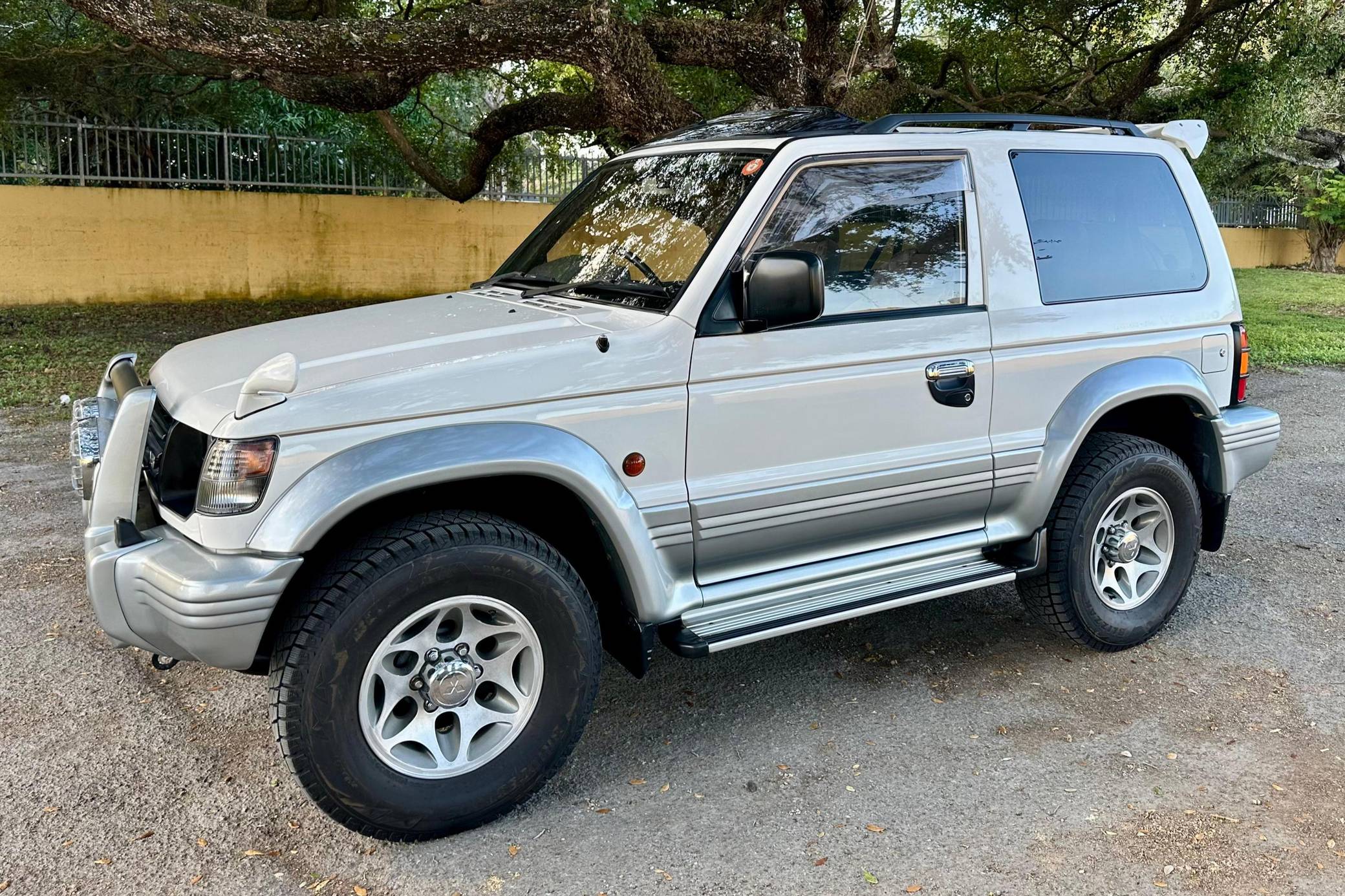 V254300600
