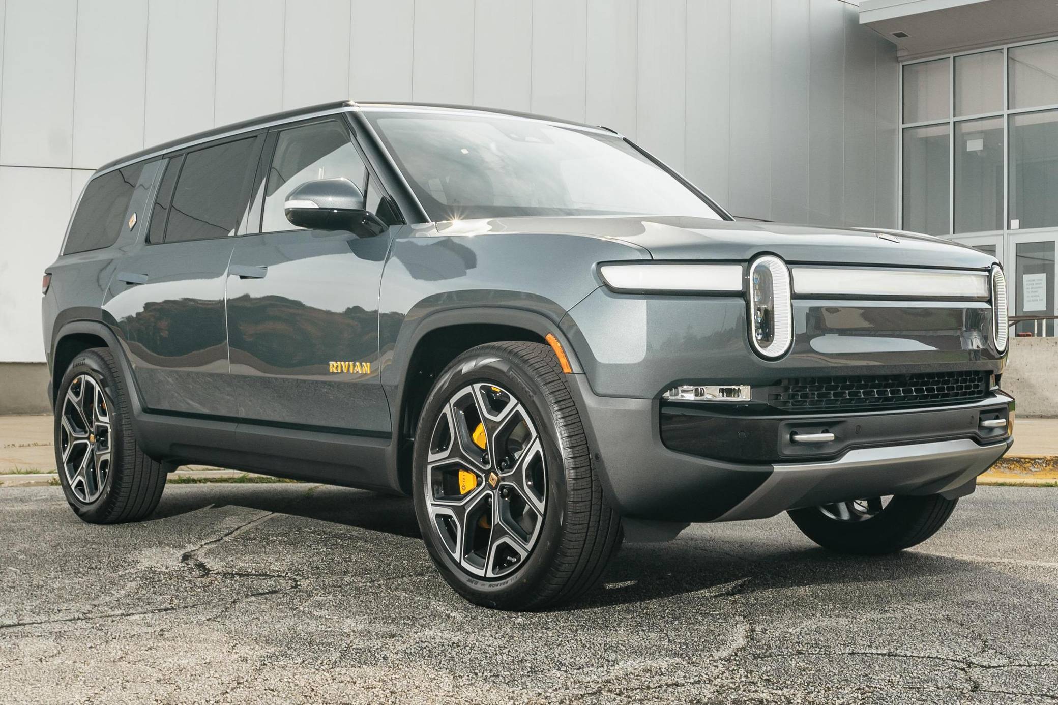 2022 deals rivian r1s