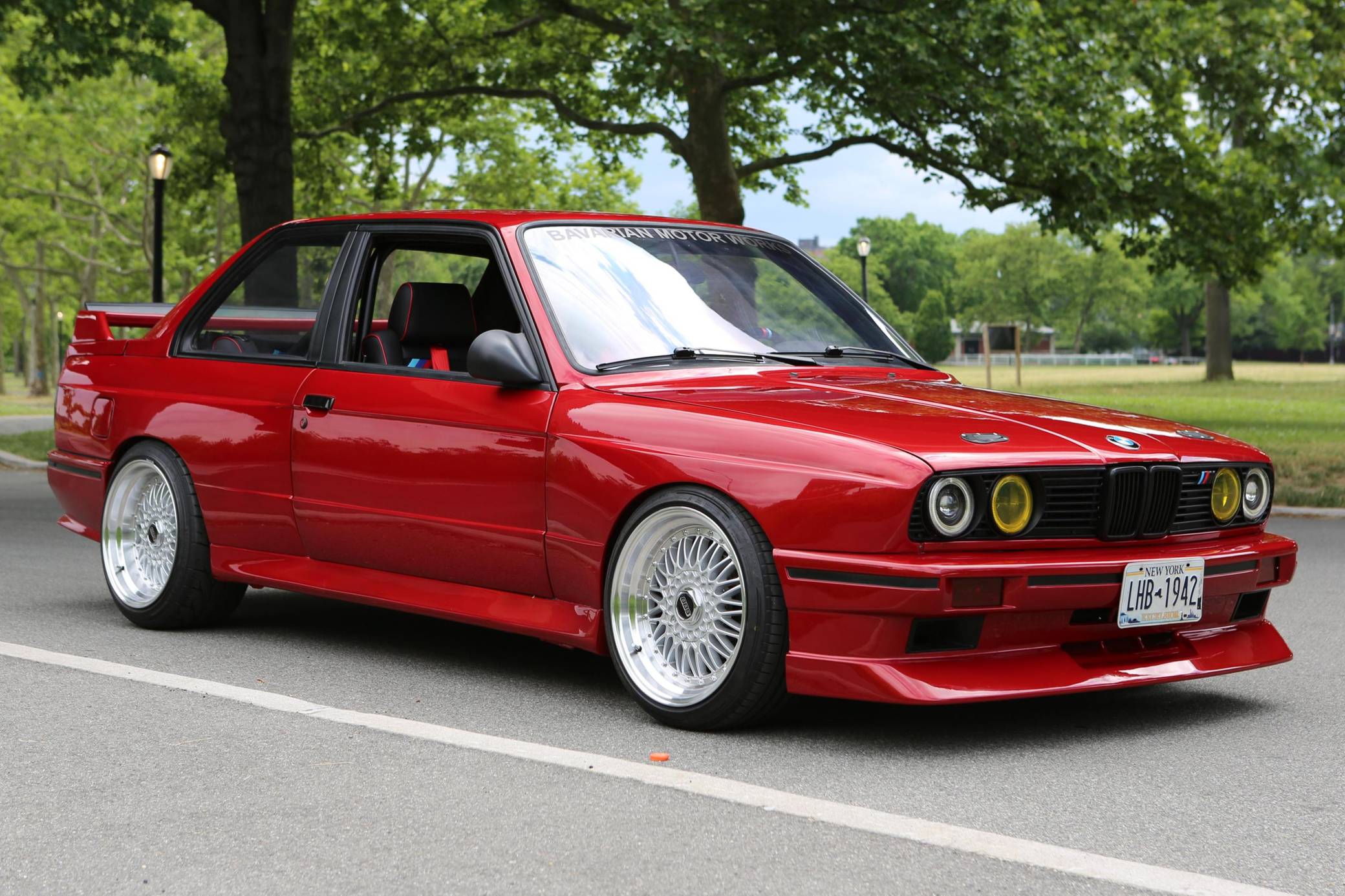 1990 BMW 316i Coupe VIN: WBAAB11090AA33611 for Sale - Cars \u0026 Bids, image size:2080x1386
