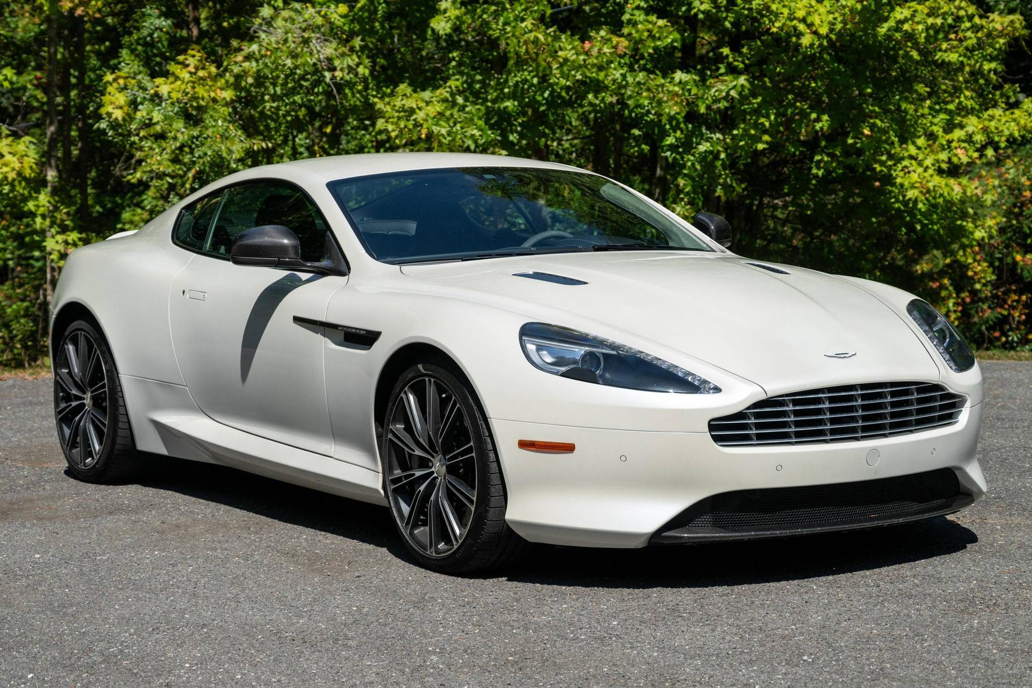 2015 Aston Martin DB9 Carbon Edition Coupe VIN: SCFFDAEMXFGA16274
