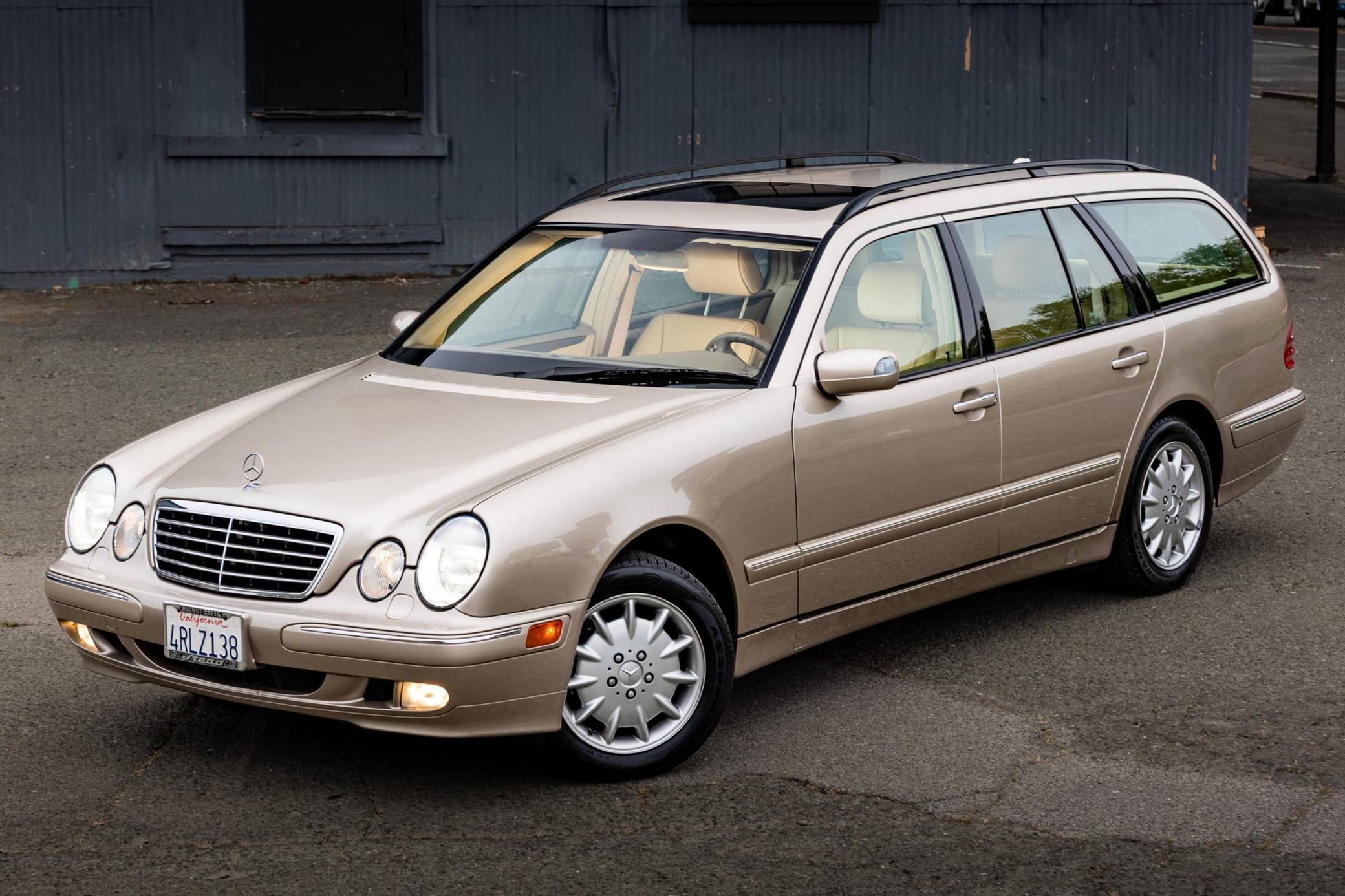 2001 Mercedes-Benz E320 4Matic Wagon VIN: WDBJH82J11X051533 for