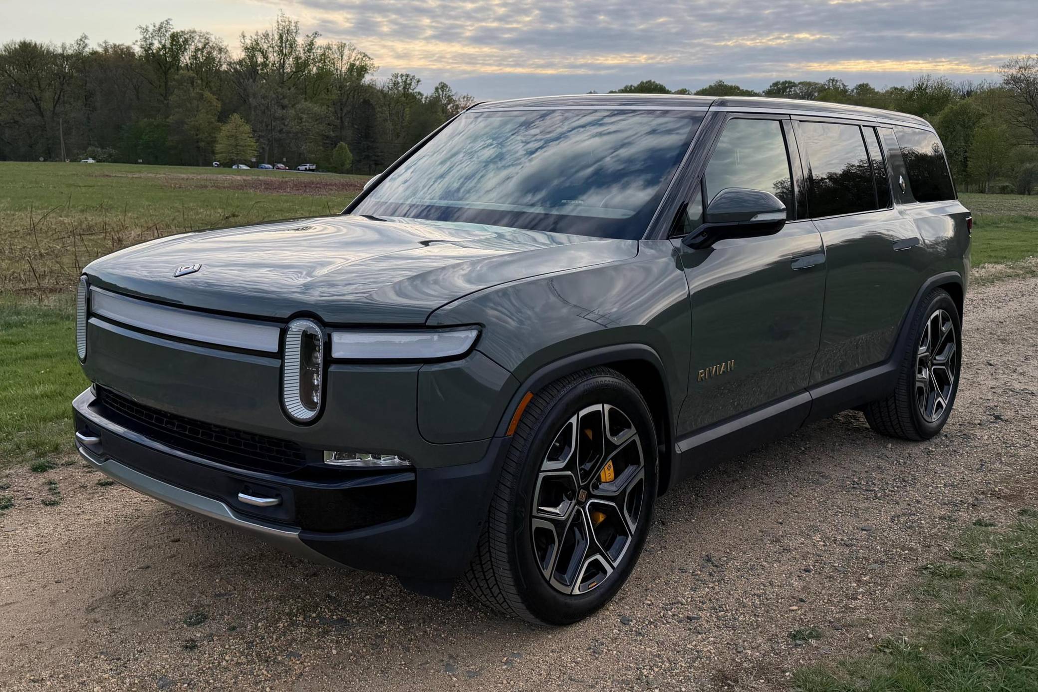 2023 Rivian R1S