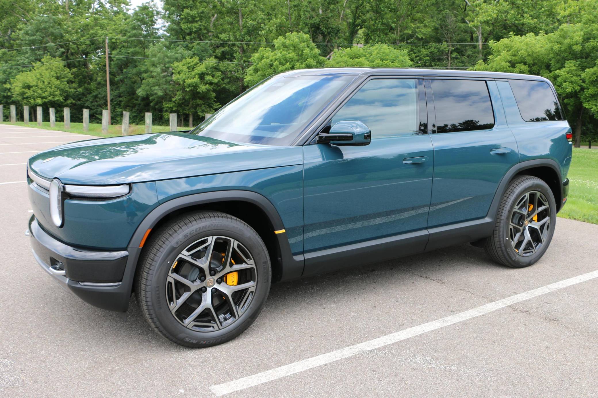2027 Rivian R2