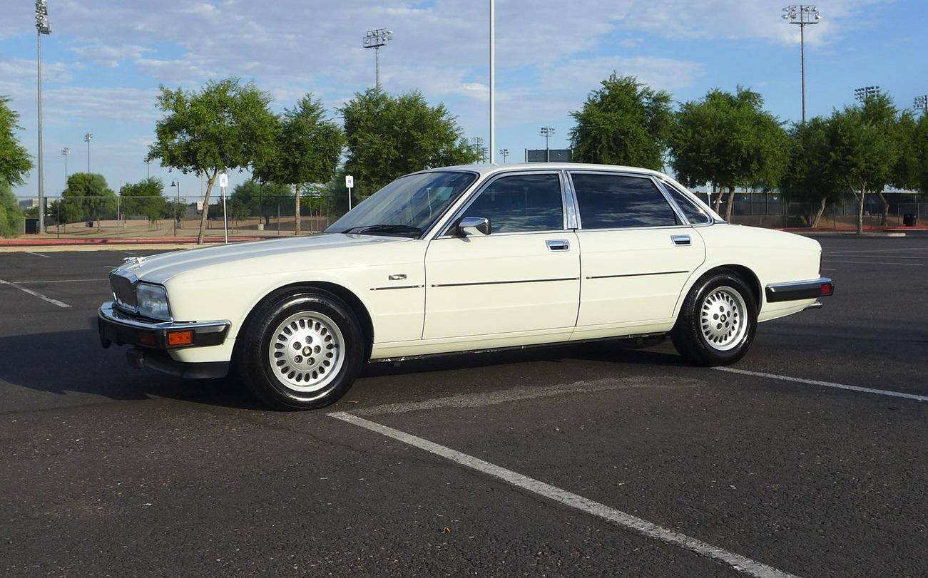1991 Jaguar XJ6 Sovereign Sedan auction - Cars & Bids