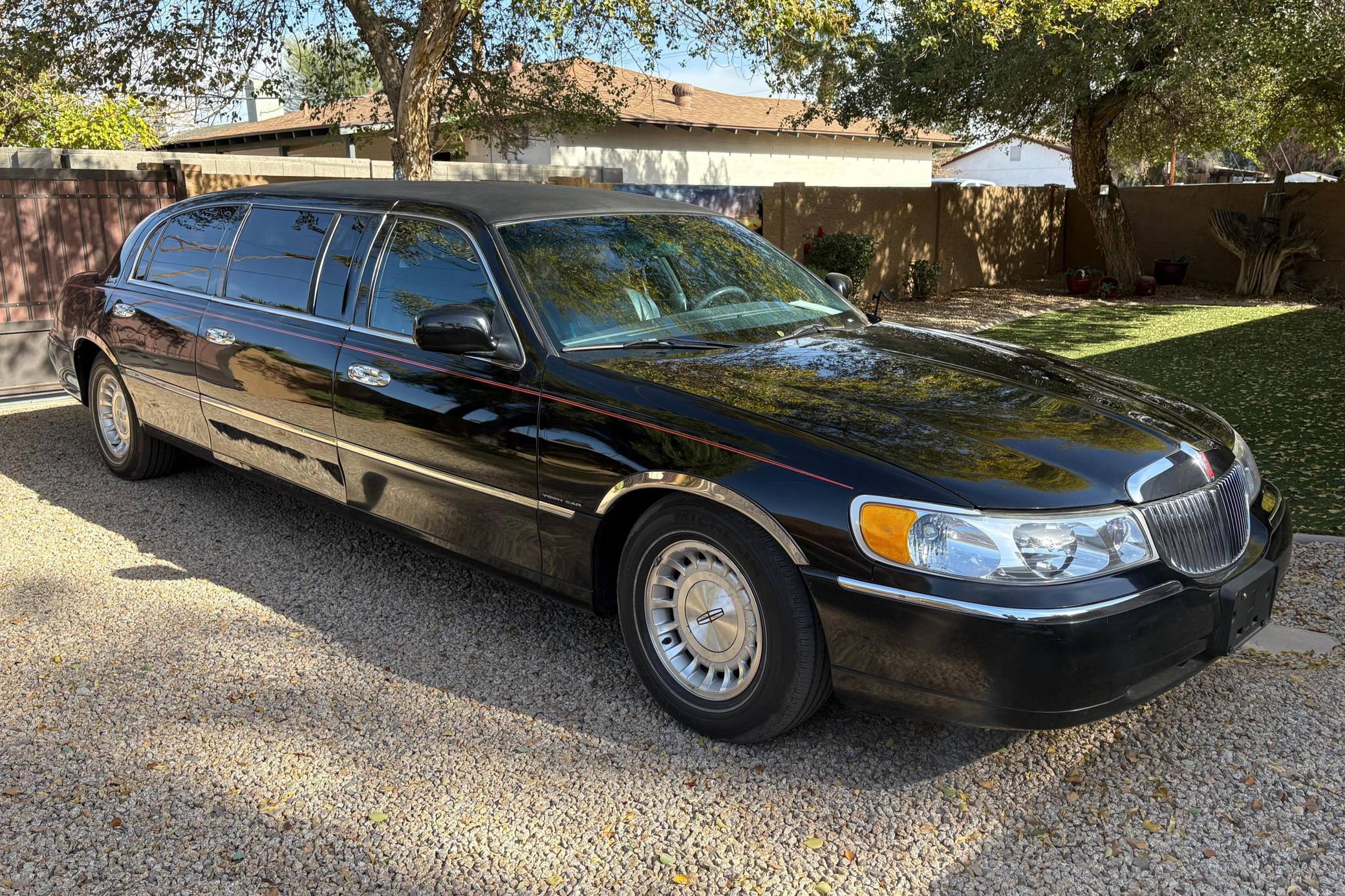 1999 Lincoln Town Car Limousine