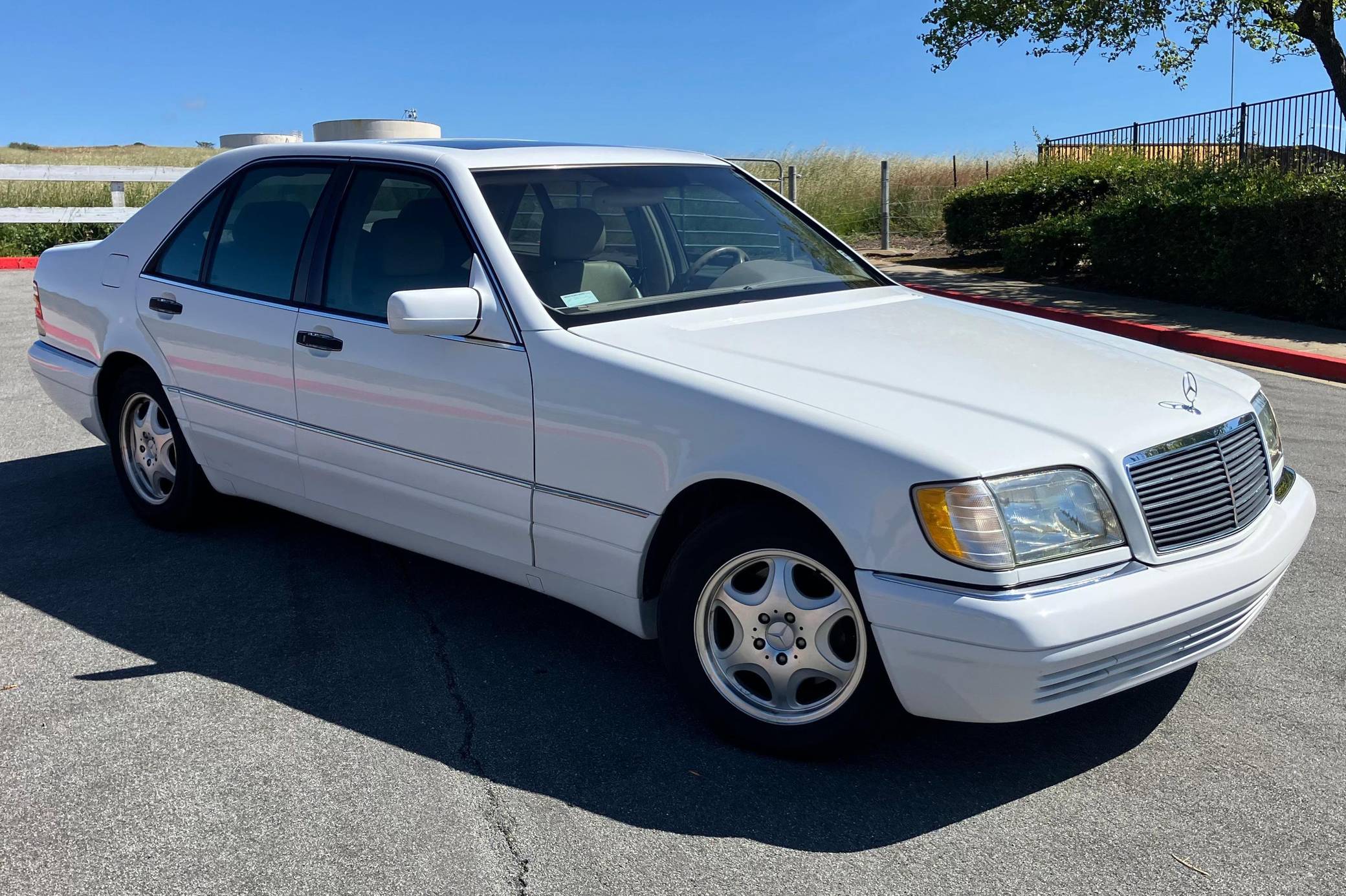 Mercedes メルセデス 1998年夏 1998 Mercedes-Benz S320 VIN: WDBGA32GXWA401919 for Sale - Cars & Bids