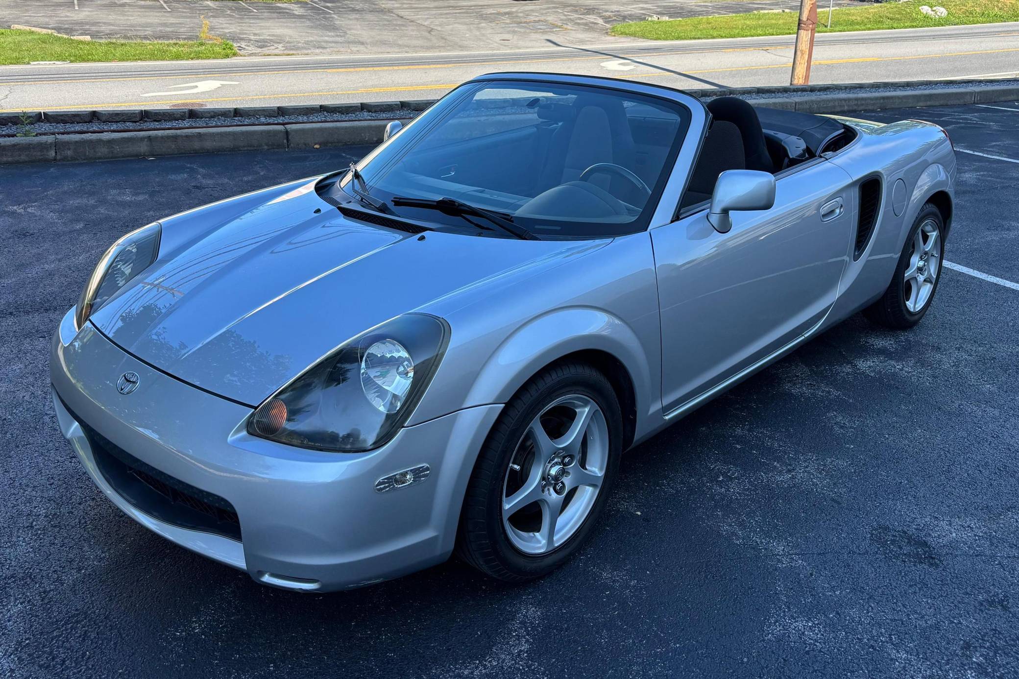 2001 Toyota MR2