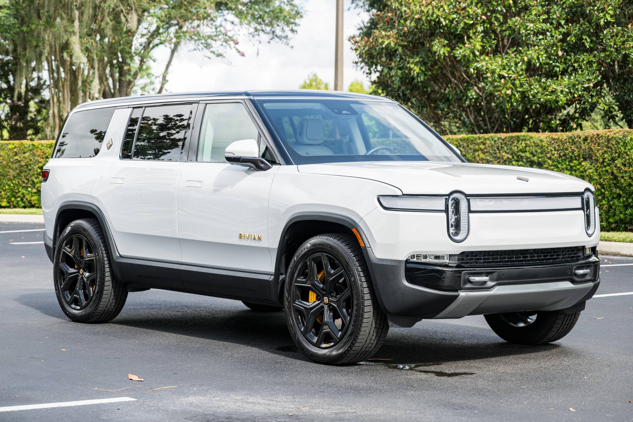 2024 Rivian R1S
