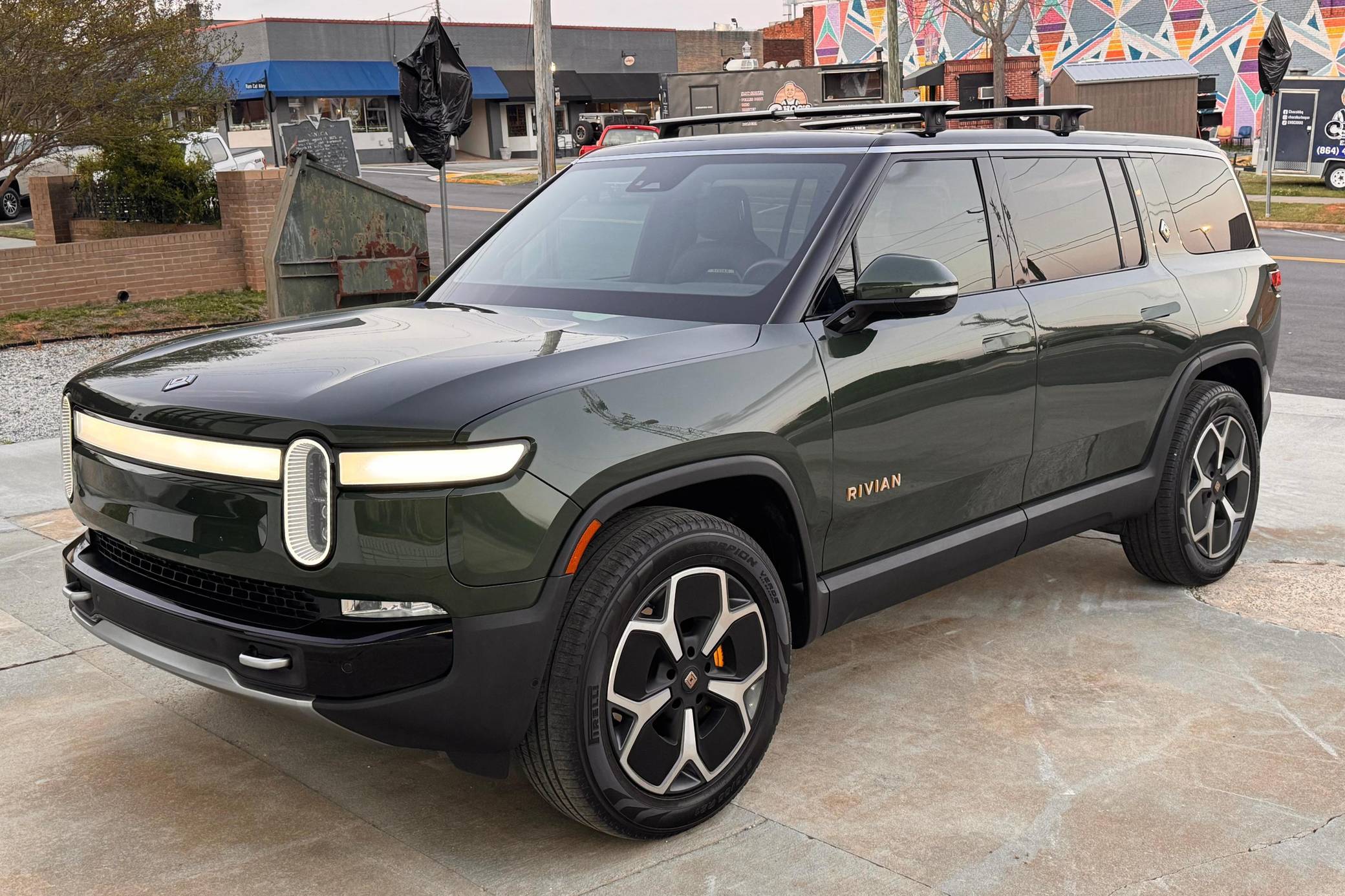 2024 Rivian R1S