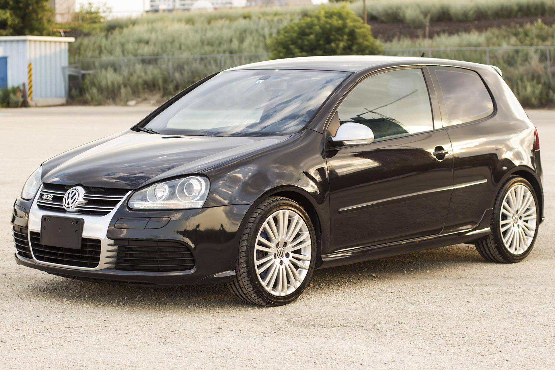 Front View of Black Volkswagen Golf 4 R32 Parked in the Street