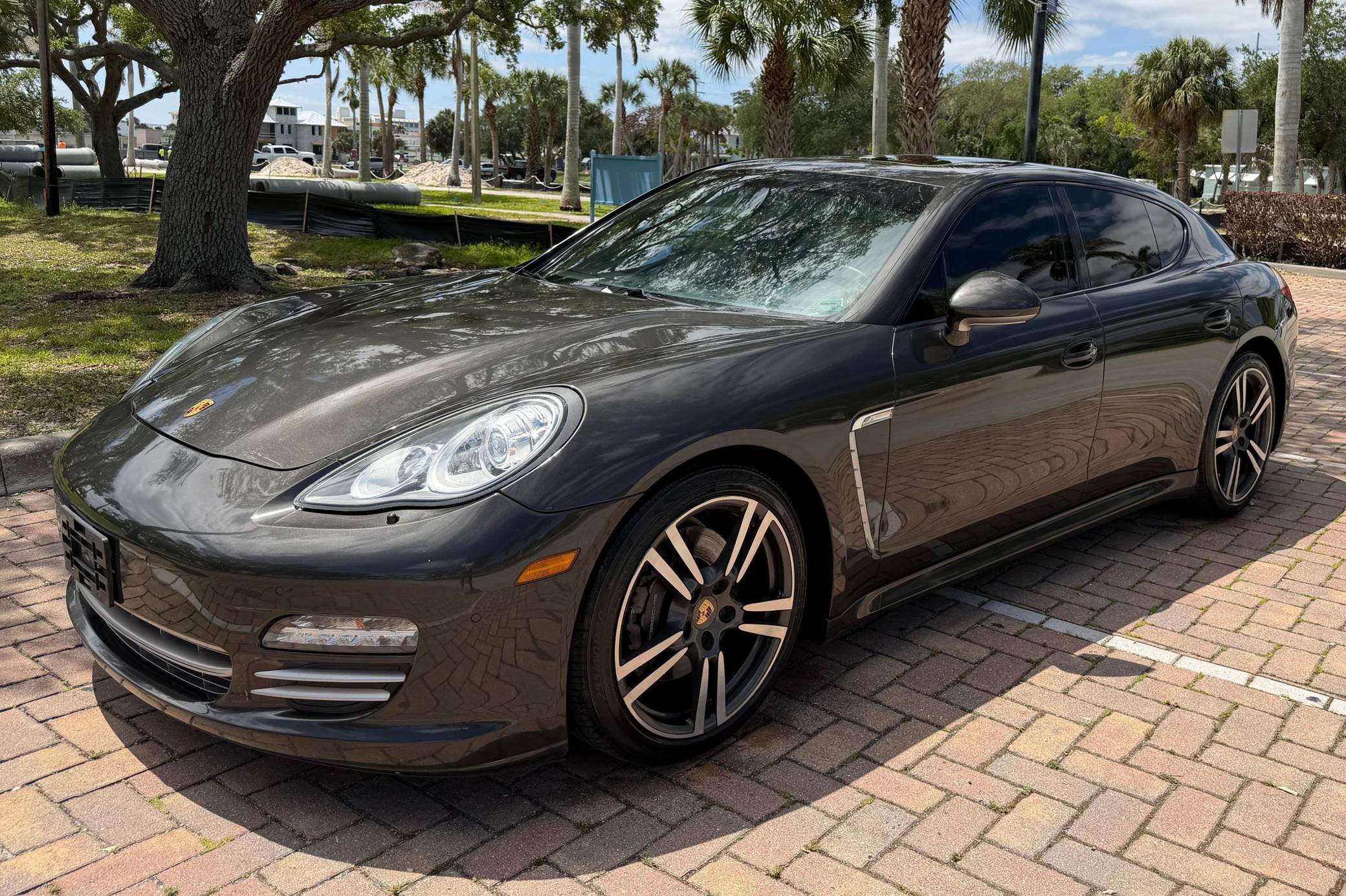 2013 Porsche Panamera Platinum Edition