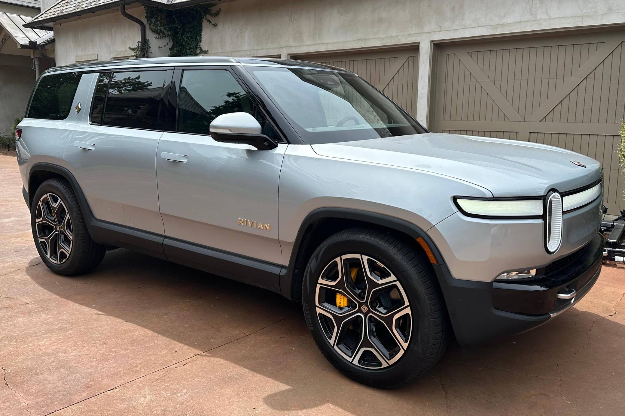 2024 Rivian R1S Adventure Edition