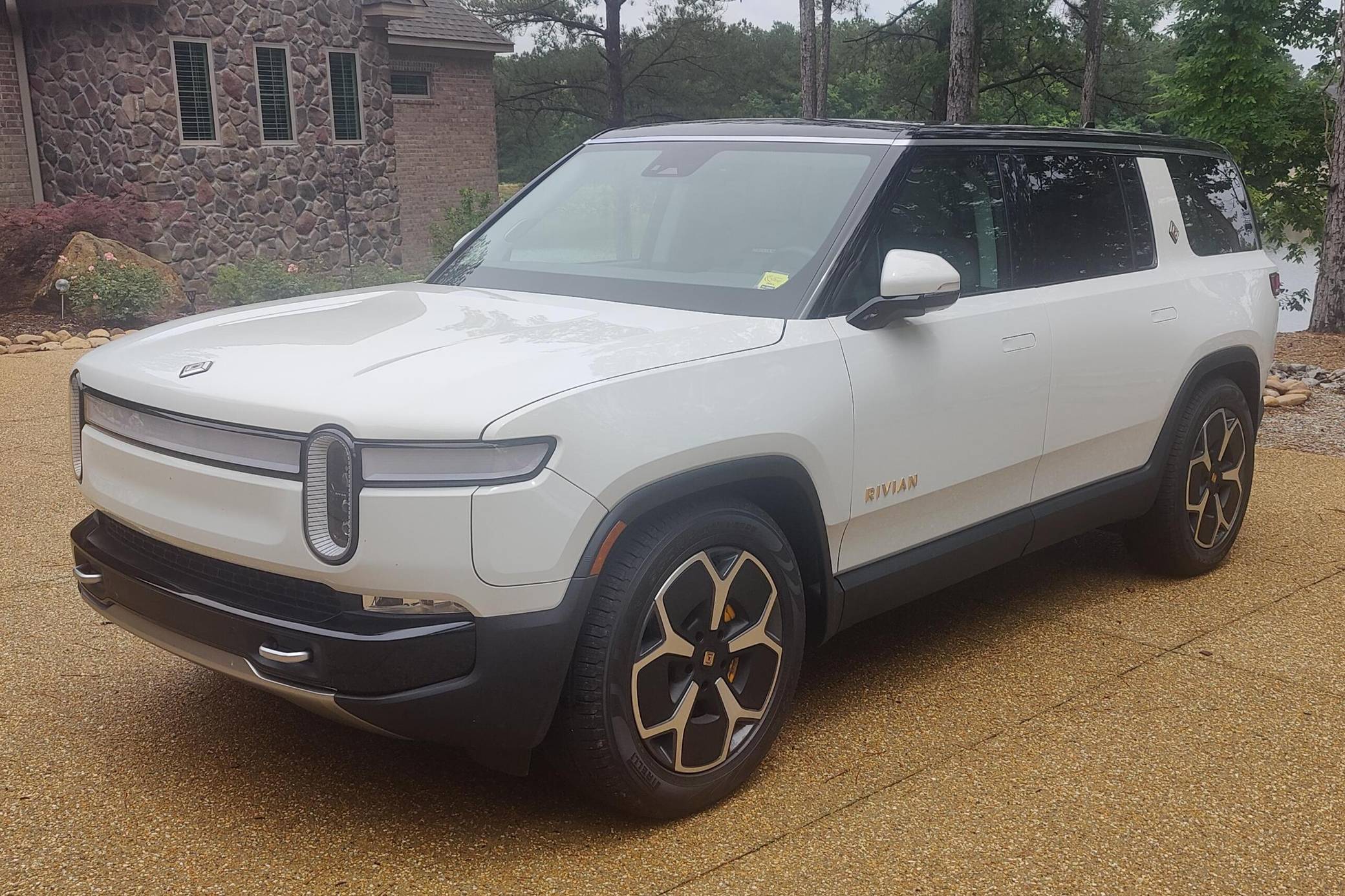 2024 Rivian R1S Adventure Edition