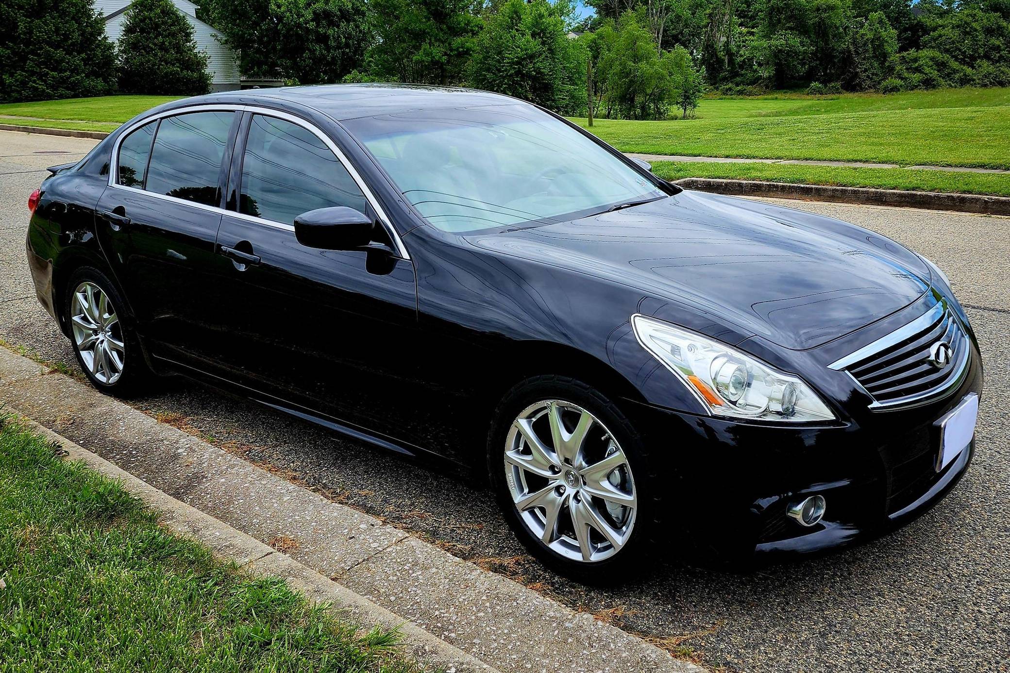 2012 Infiniti G37S Sedan