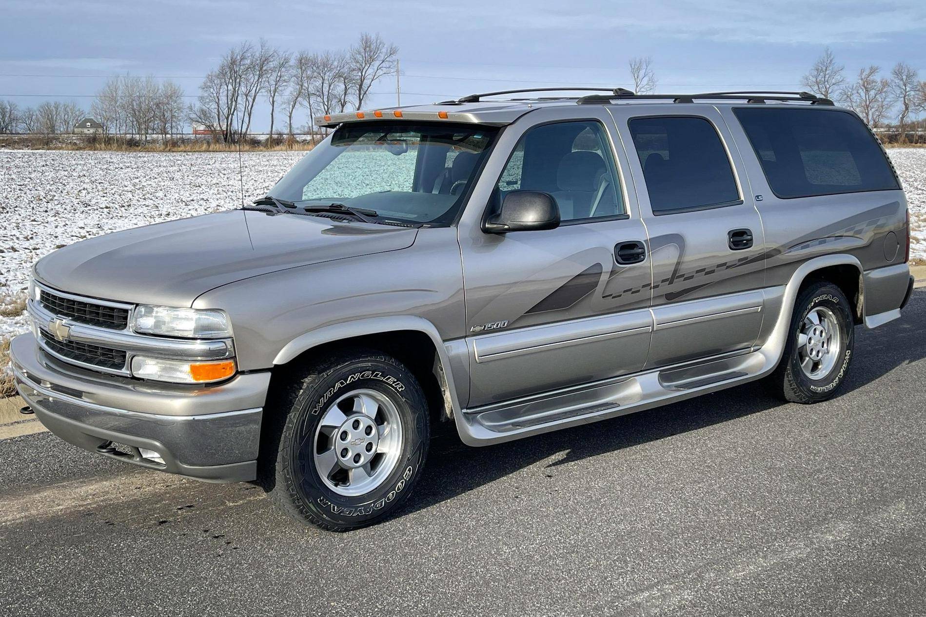 Full Fender and Mirror Kit | CHEVROLET SUBURBAN LS 2020 Full Fender and Mirror Kit | CHEVROLET SUBURBAN LS 2020