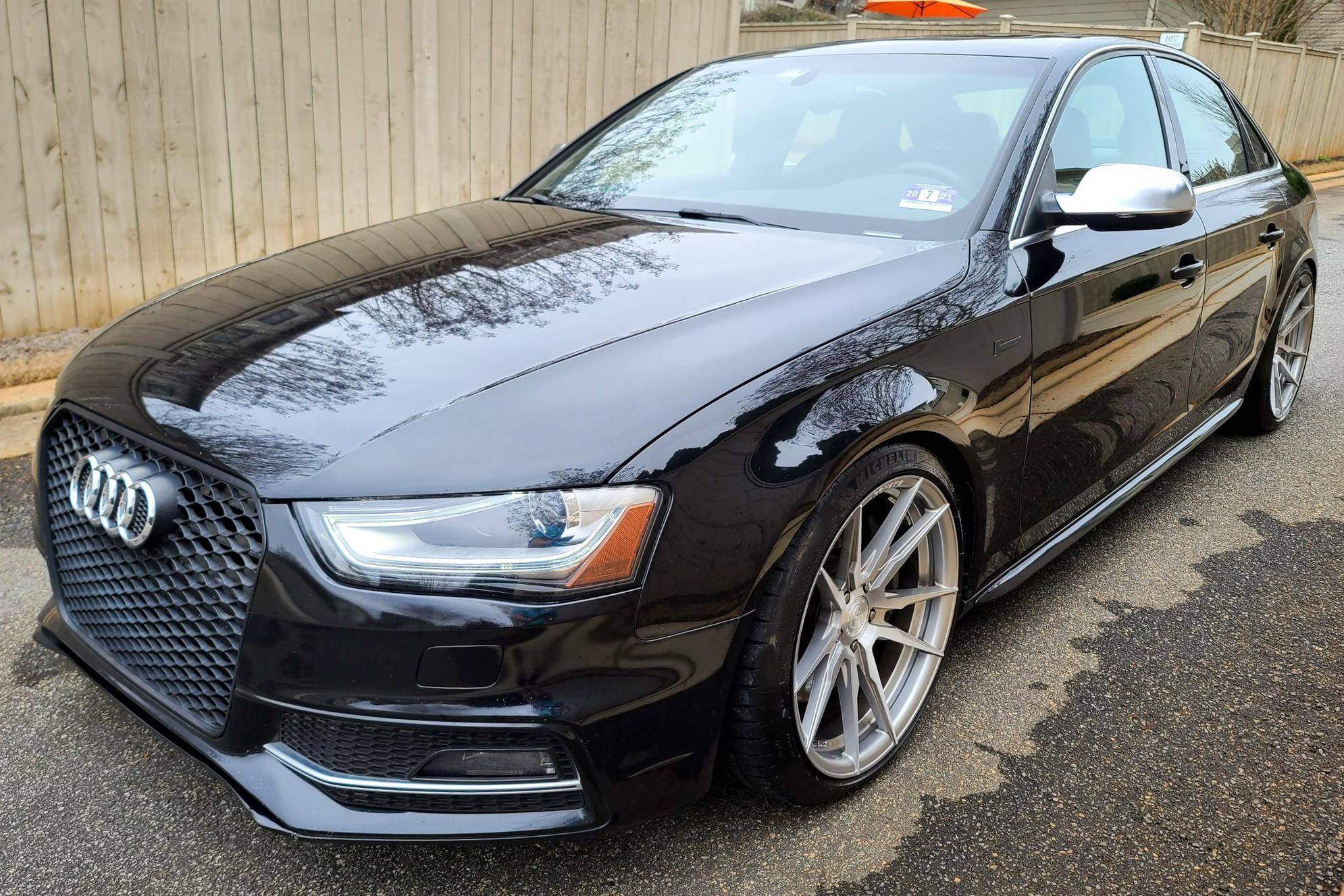 Clean OEM+ Audi A4 B8 With Subtle Mods and Air Suspension 