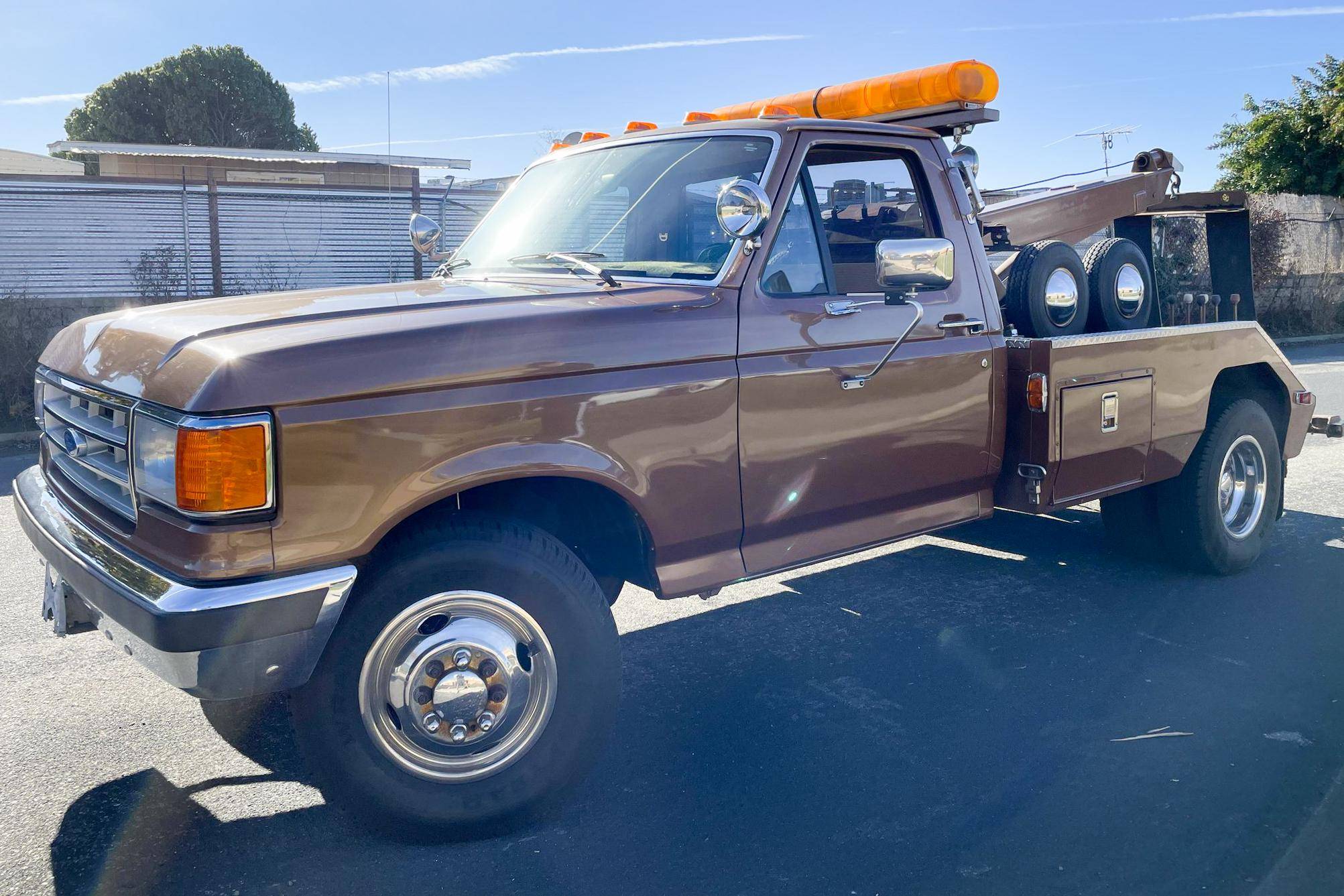 1987 Ford F-350 Tow Truck