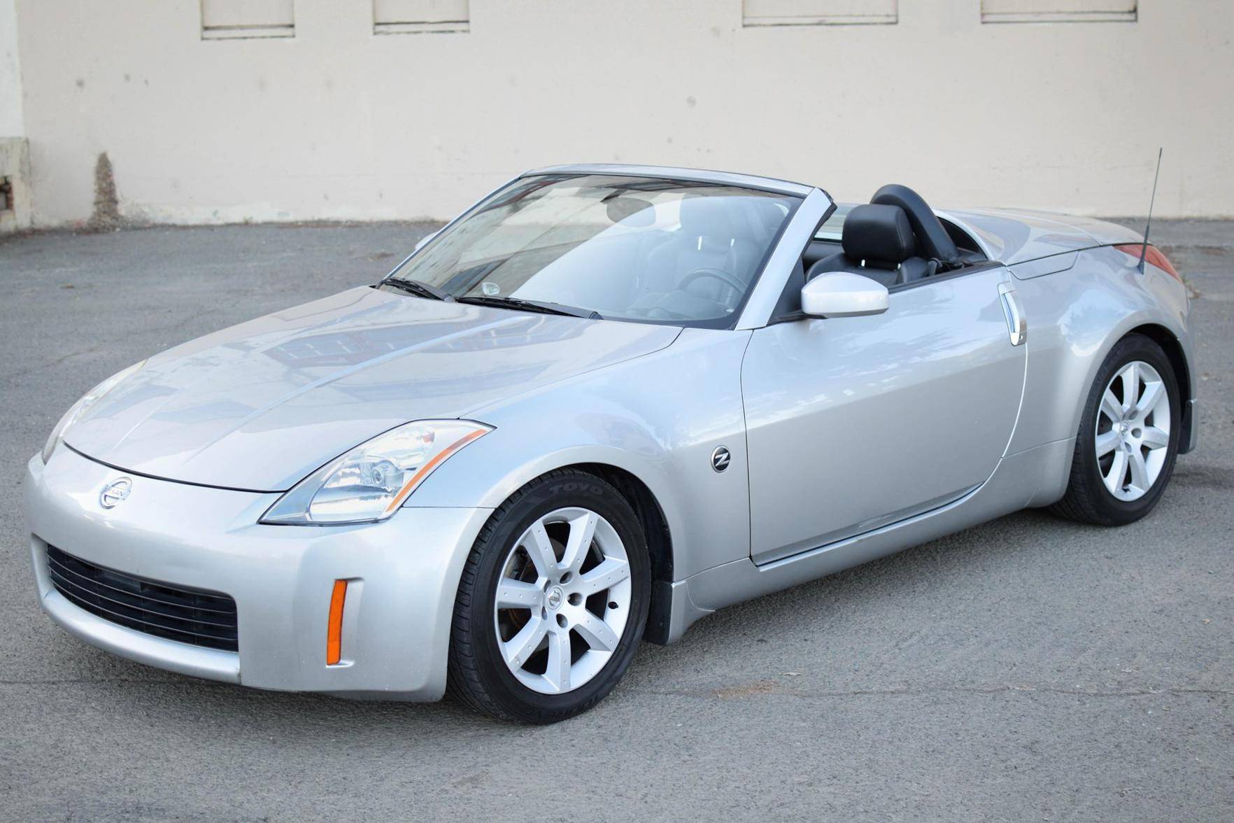 2004 Nissan 350Z Roadster auction - Cars & Bids