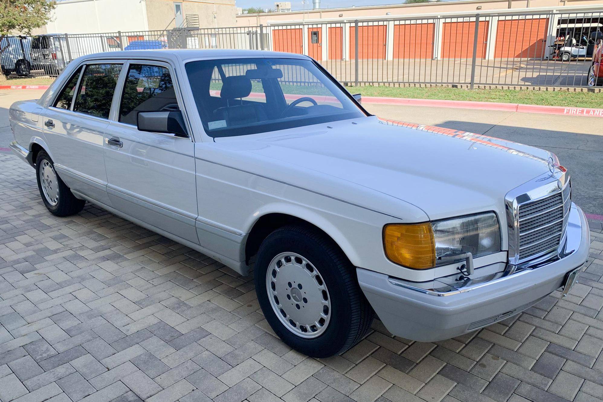 1990 Mercedes-Benz 560SEL