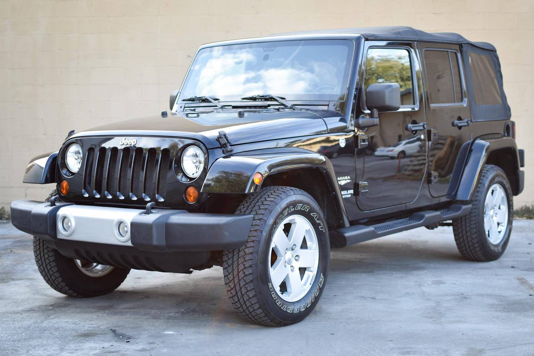 2012 Jeep Wrangler Unlimited Sahara 4x4 auction - Cars & Bids