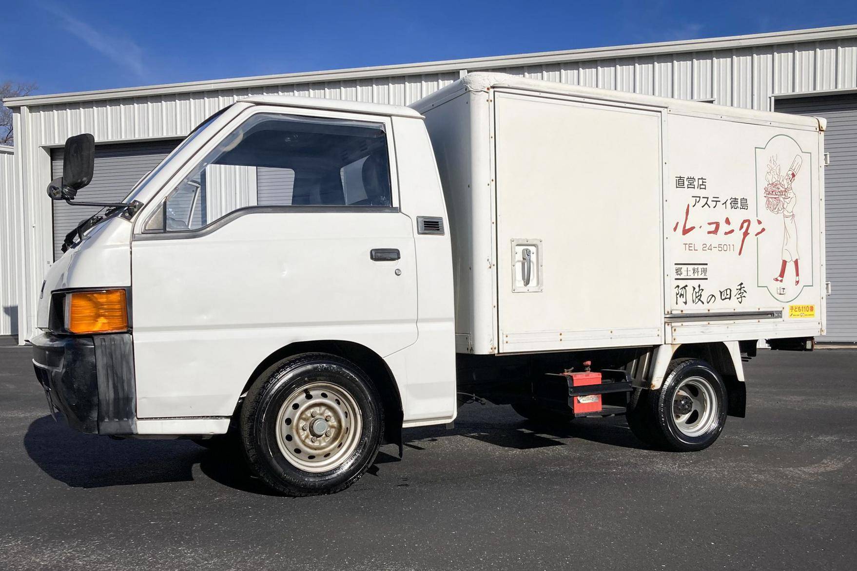 1995 Mitsubishi Delica Box Truck