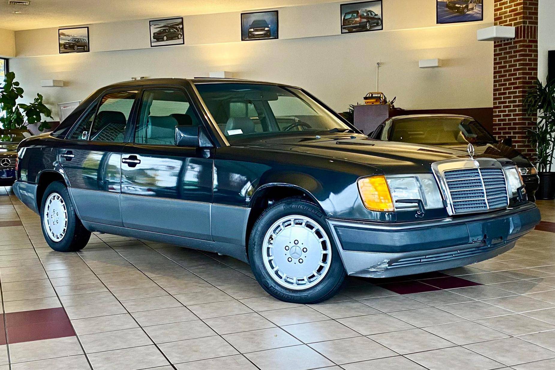 1992 Mercedes-Benz 300E 2.6