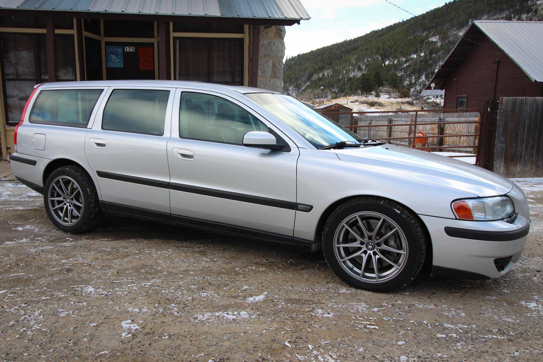2004 Volvo V70R auction - Cars & Bids