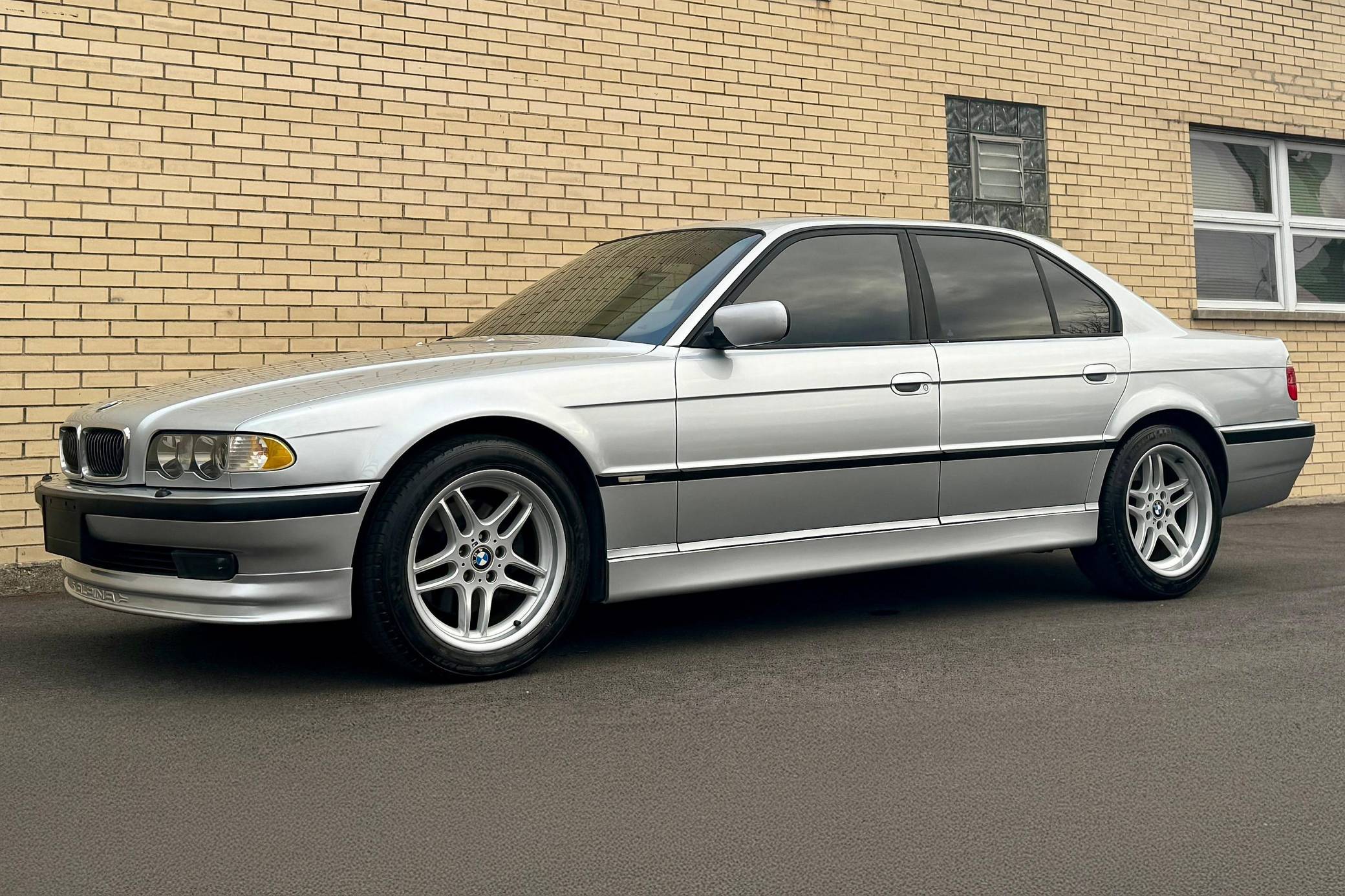 2001 BMW 740i