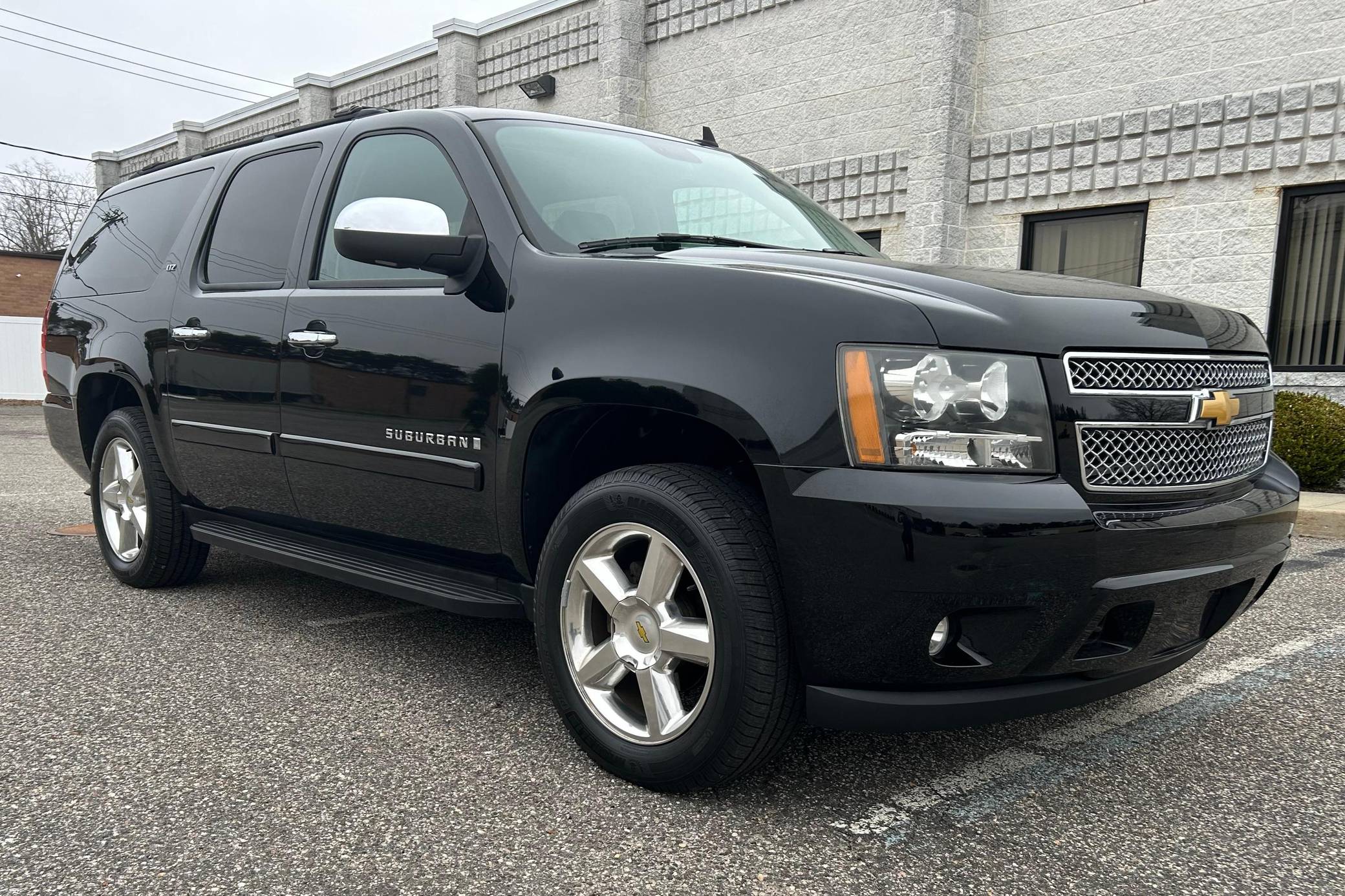 2007 Chevrolet Suburban LTZ 4x4 for Sale - Cars \u0026 Bids, image size:2080x1386