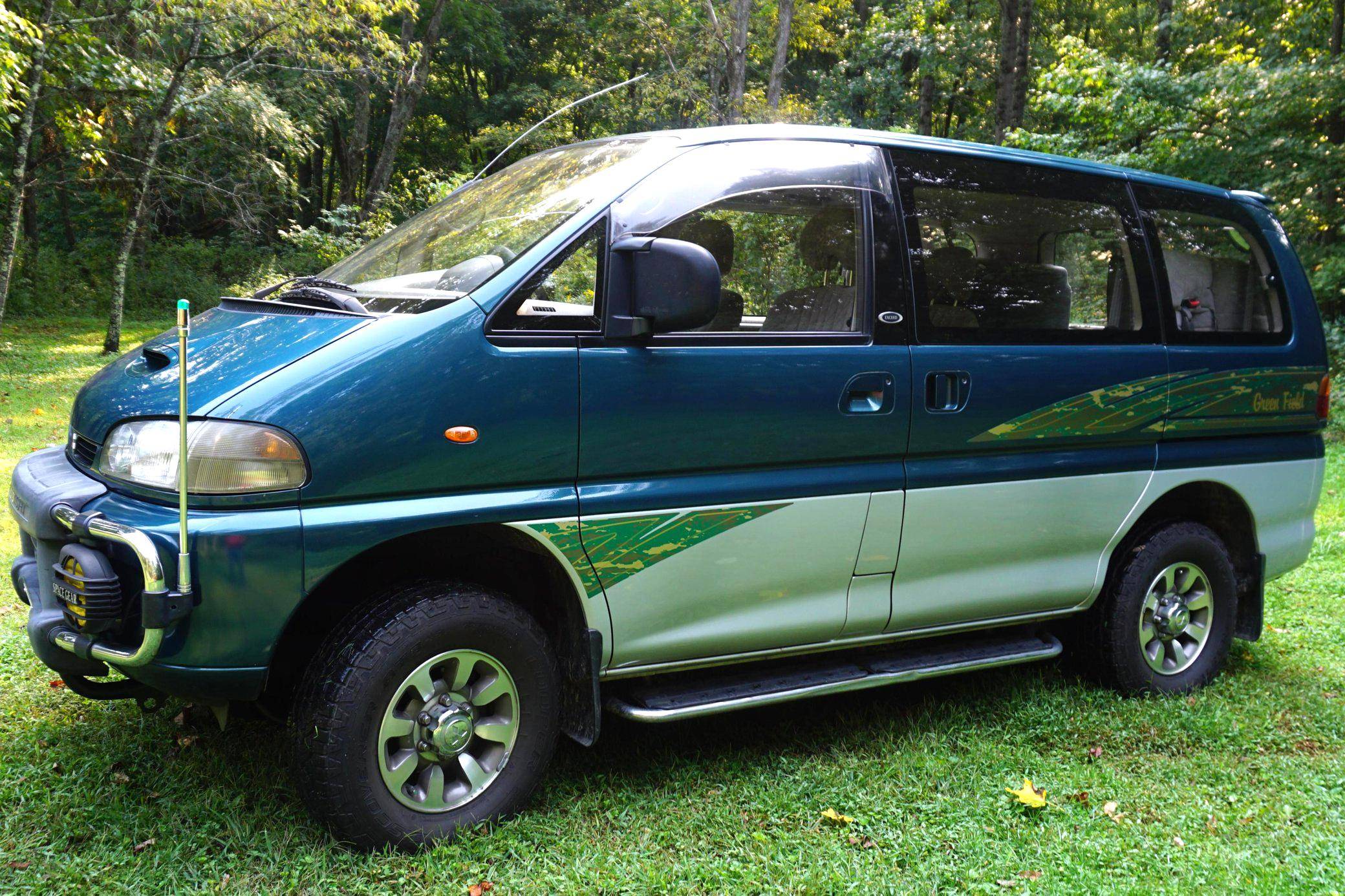 Mitsubishi 4x4 hot sale minivan