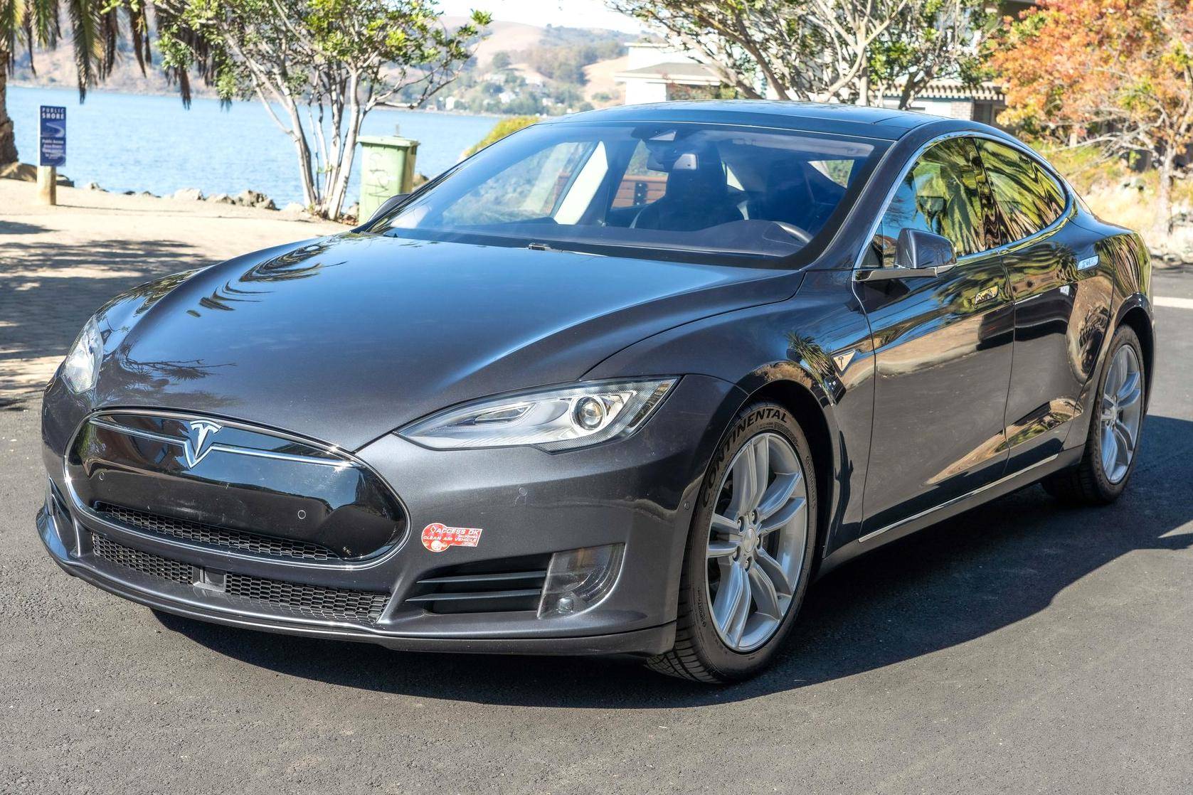 Tesla model s on sale 85d horsepower